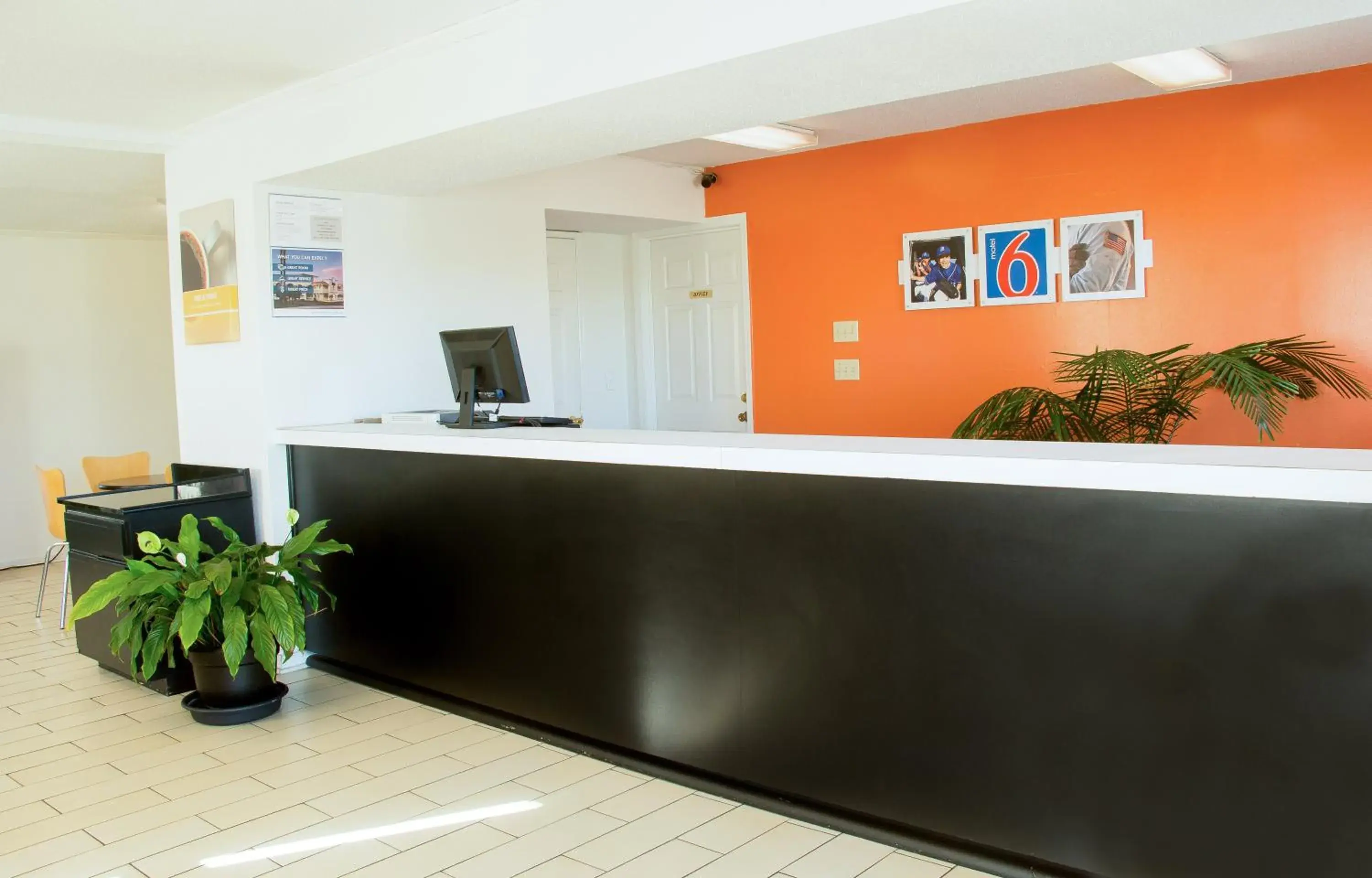 Lobby or reception in Motel 6-Cookeville, TN Lobby or reception in Motel 6-Cookeville, TN