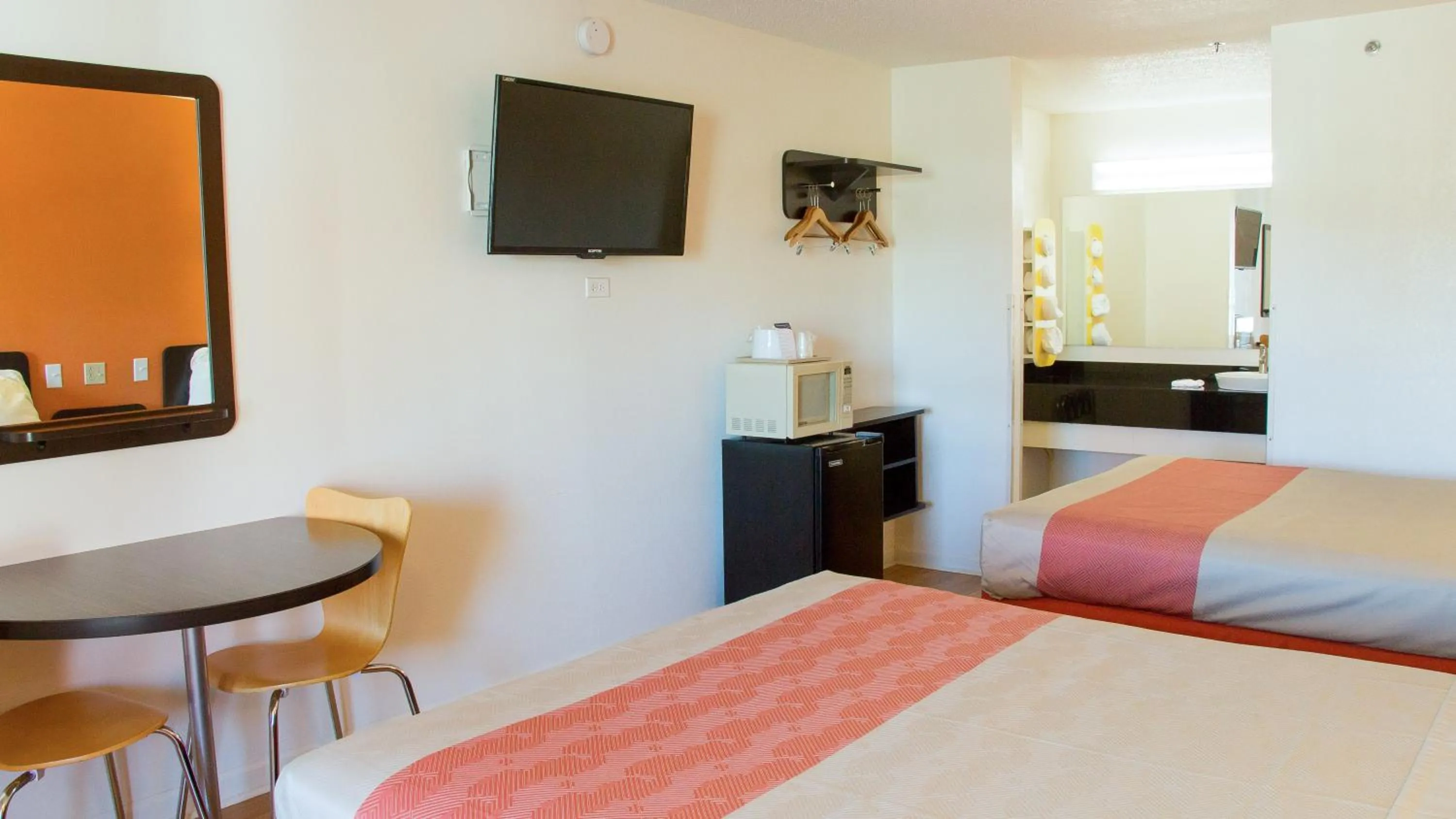 Bedroom, Bed in Motel 6-Cookeville, TN