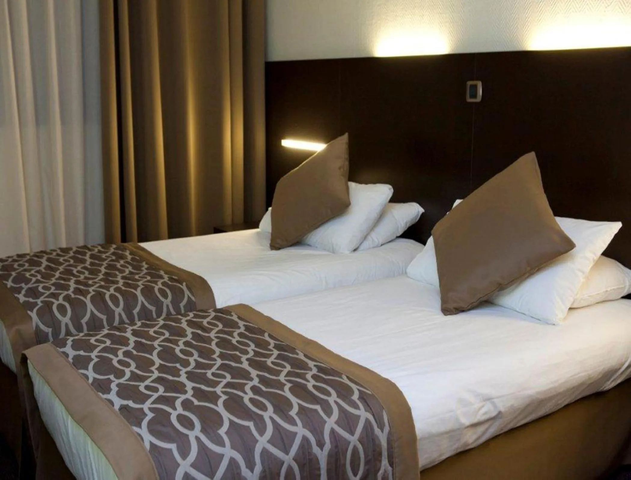 Photo of the whole room in Apogia Paris