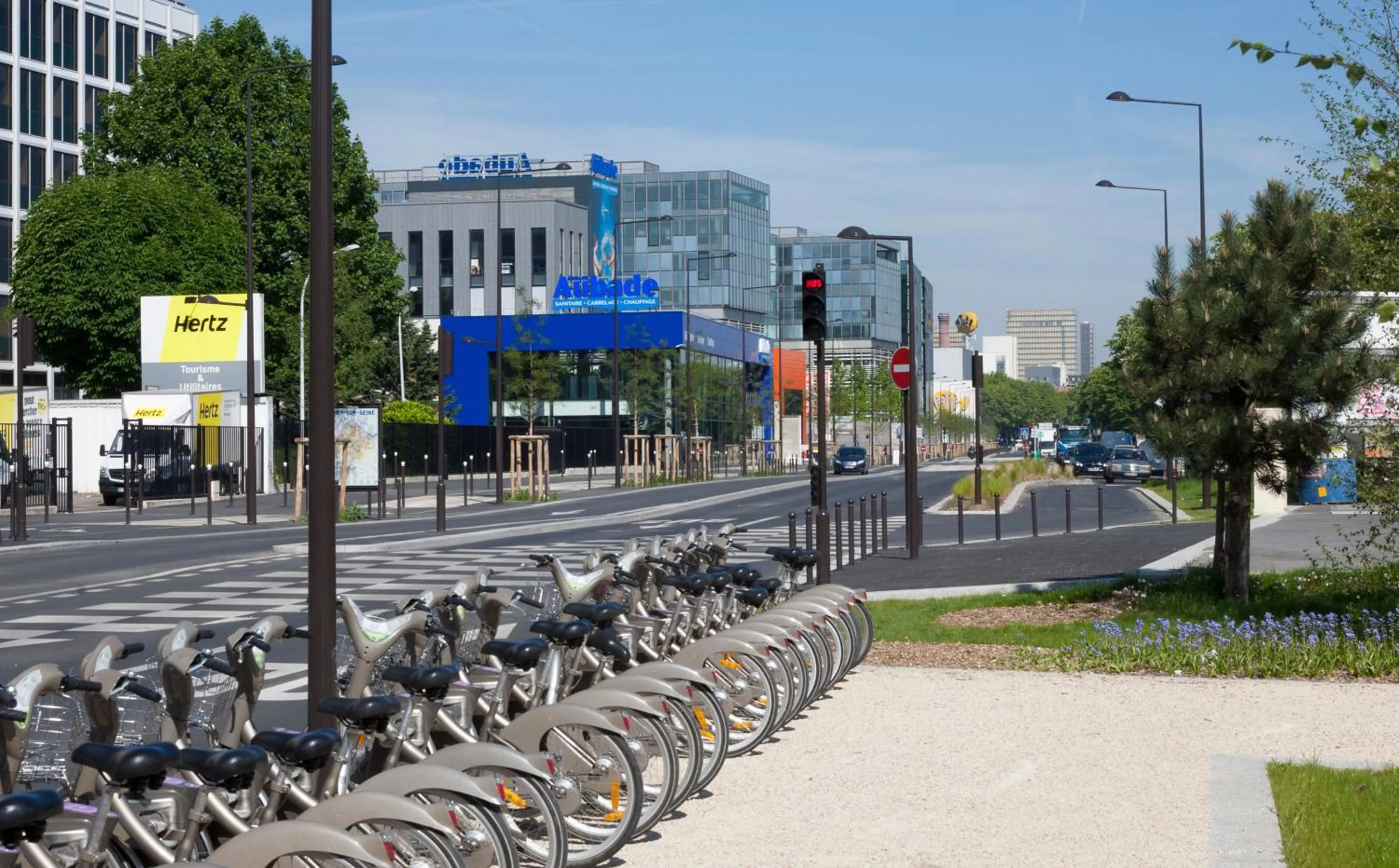 Area and facilities in Apogia Paris