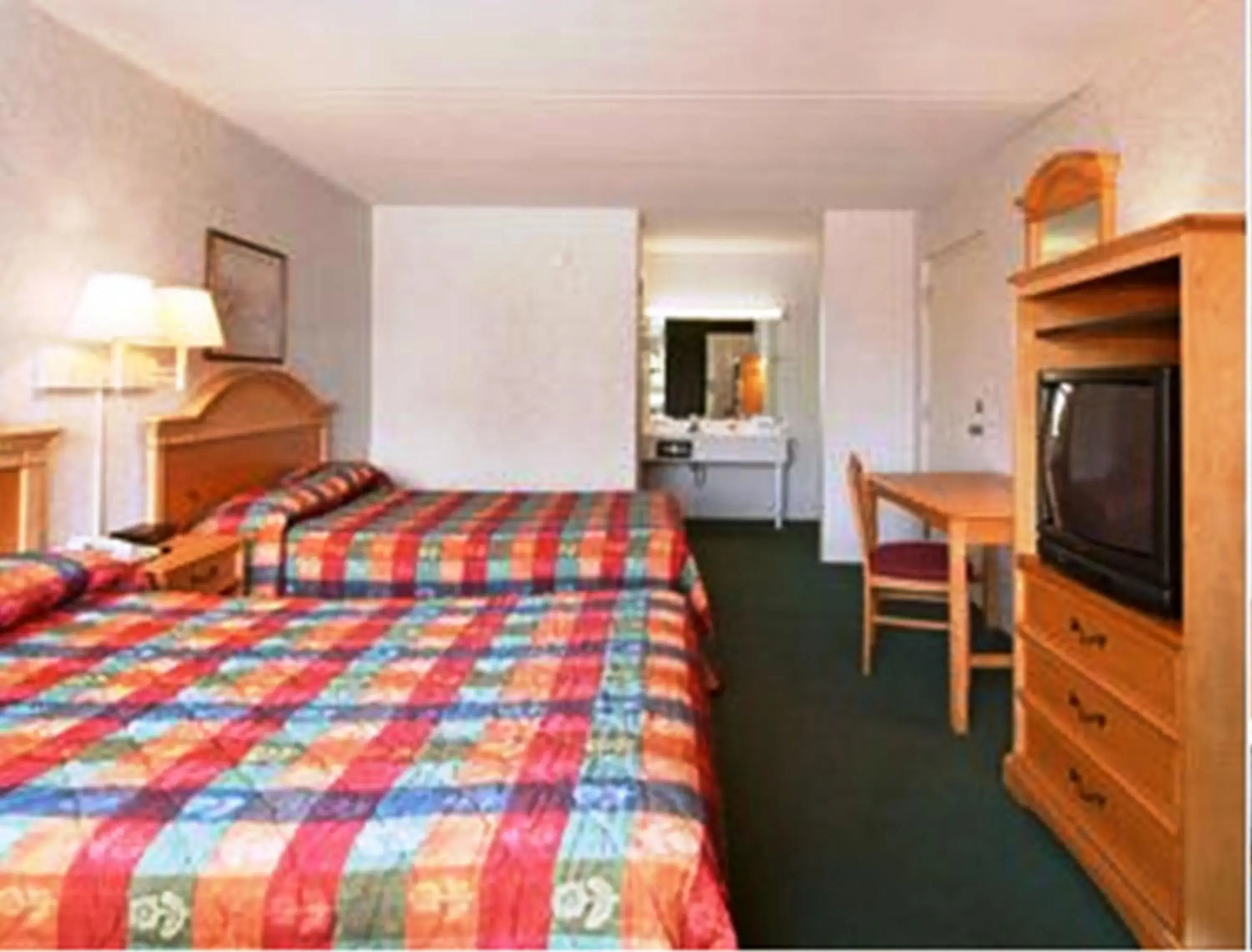 Double Room with Two Double Beds - Smoking in Days Inn by Wyndham Seneca-Clemson Double Room with Two Double Beds - Smoking in Days Inn by Wyndham Seneca-Clemson