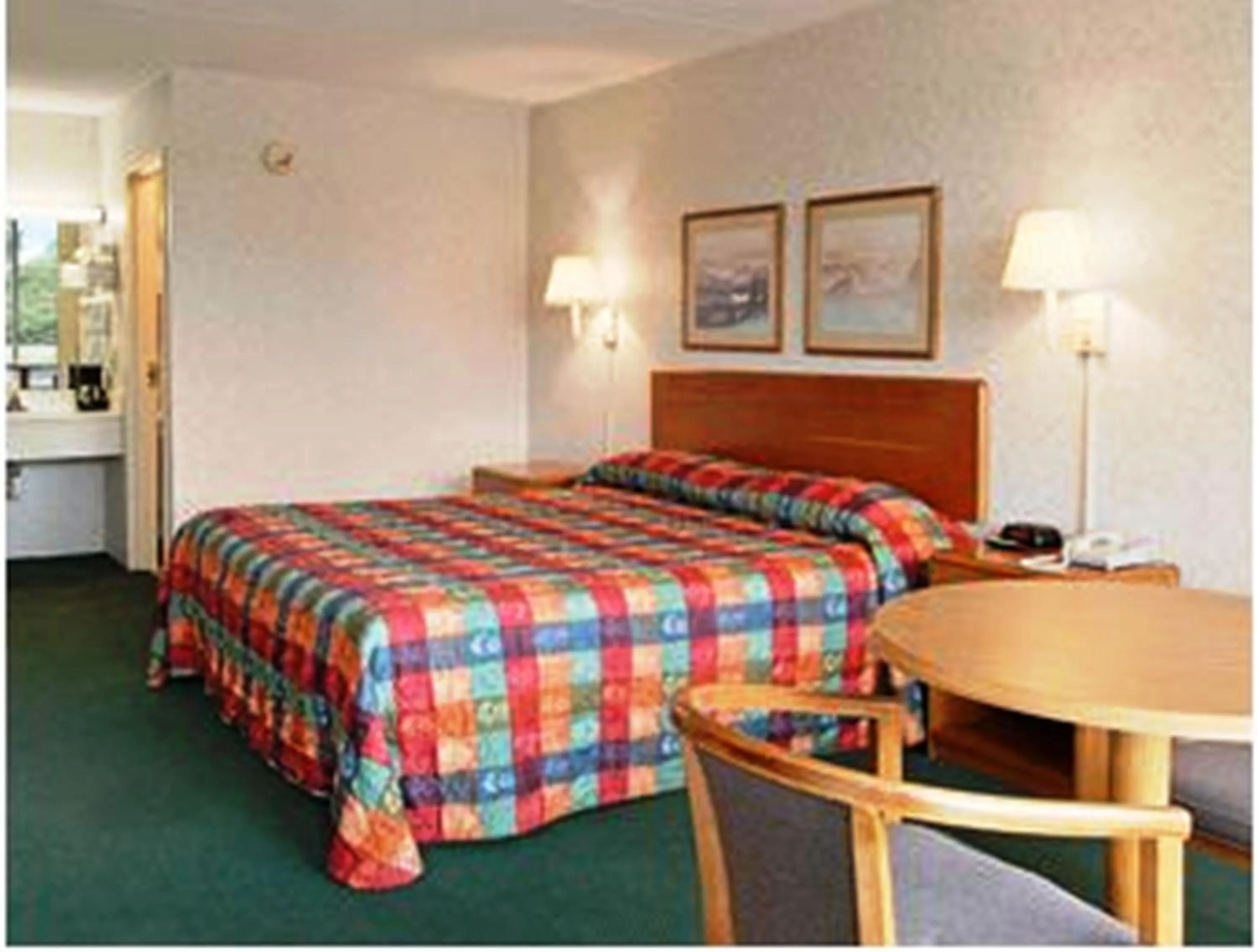 King Room - Non-Smoking in Days Inn by Wyndham Seneca-Clemson