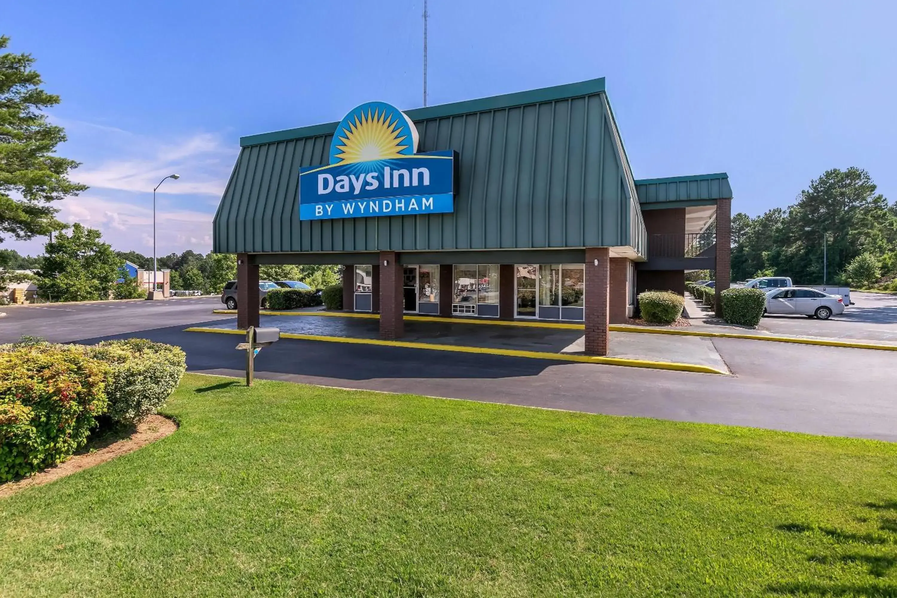 Property building in Days Inn by Wyndham Seneca-Clemson Property building in Days Inn by Wyndham Seneca-Clemson
