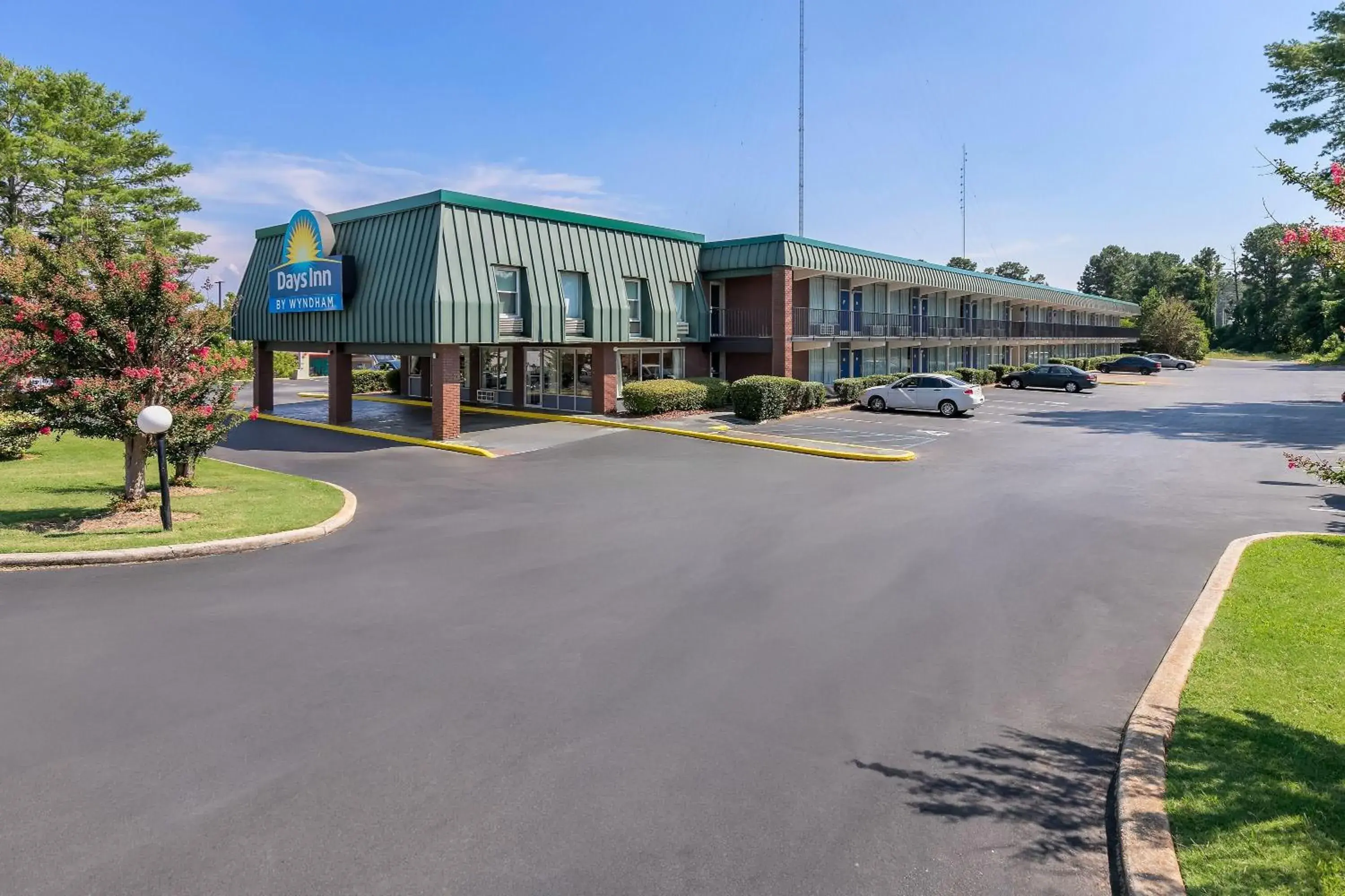 Property building in Days Inn by Wyndham Seneca-Clemson Property building in Days Inn by Wyndham Seneca-Clemson