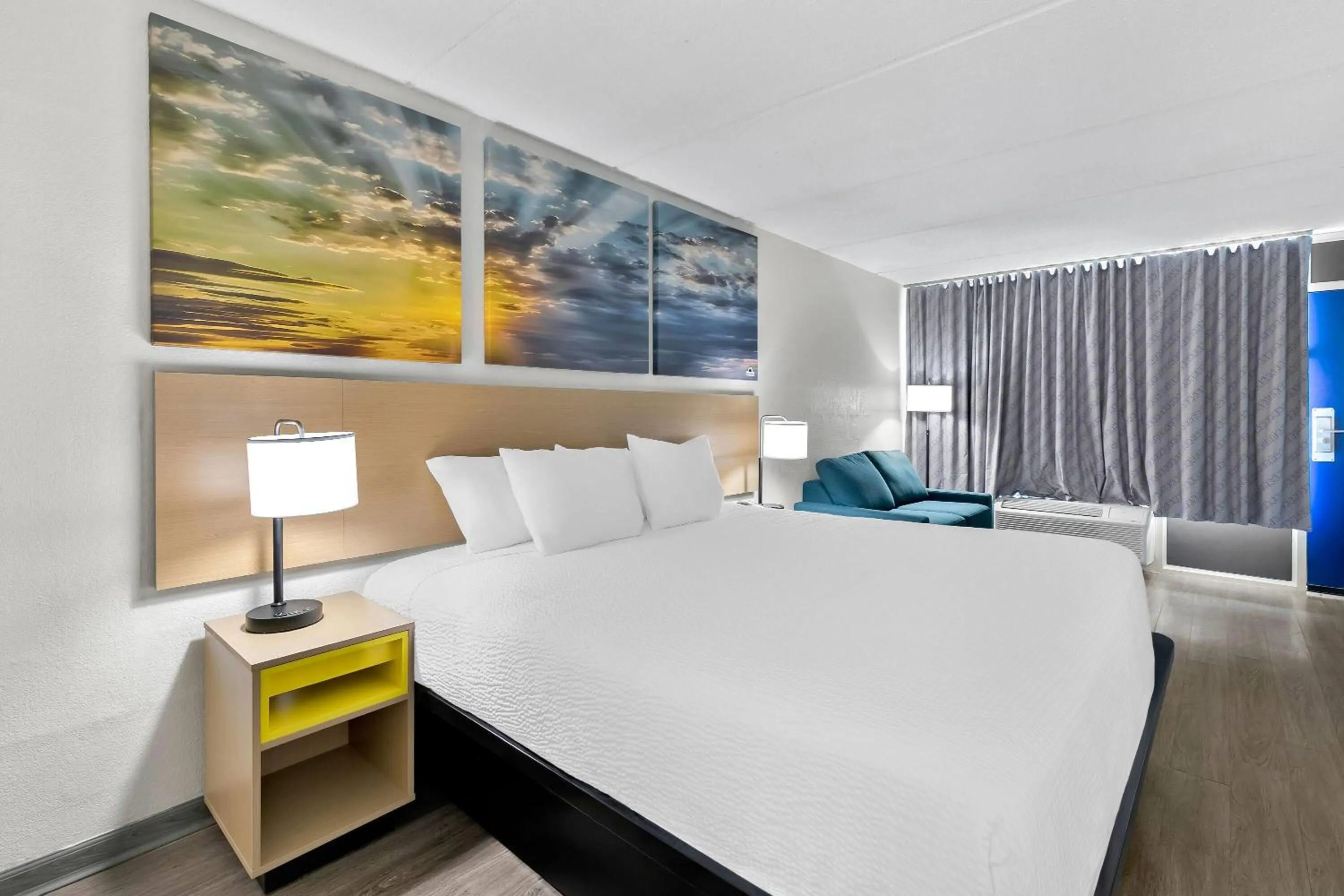 Bed in Days Inn by Wyndham Seneca-Clemson