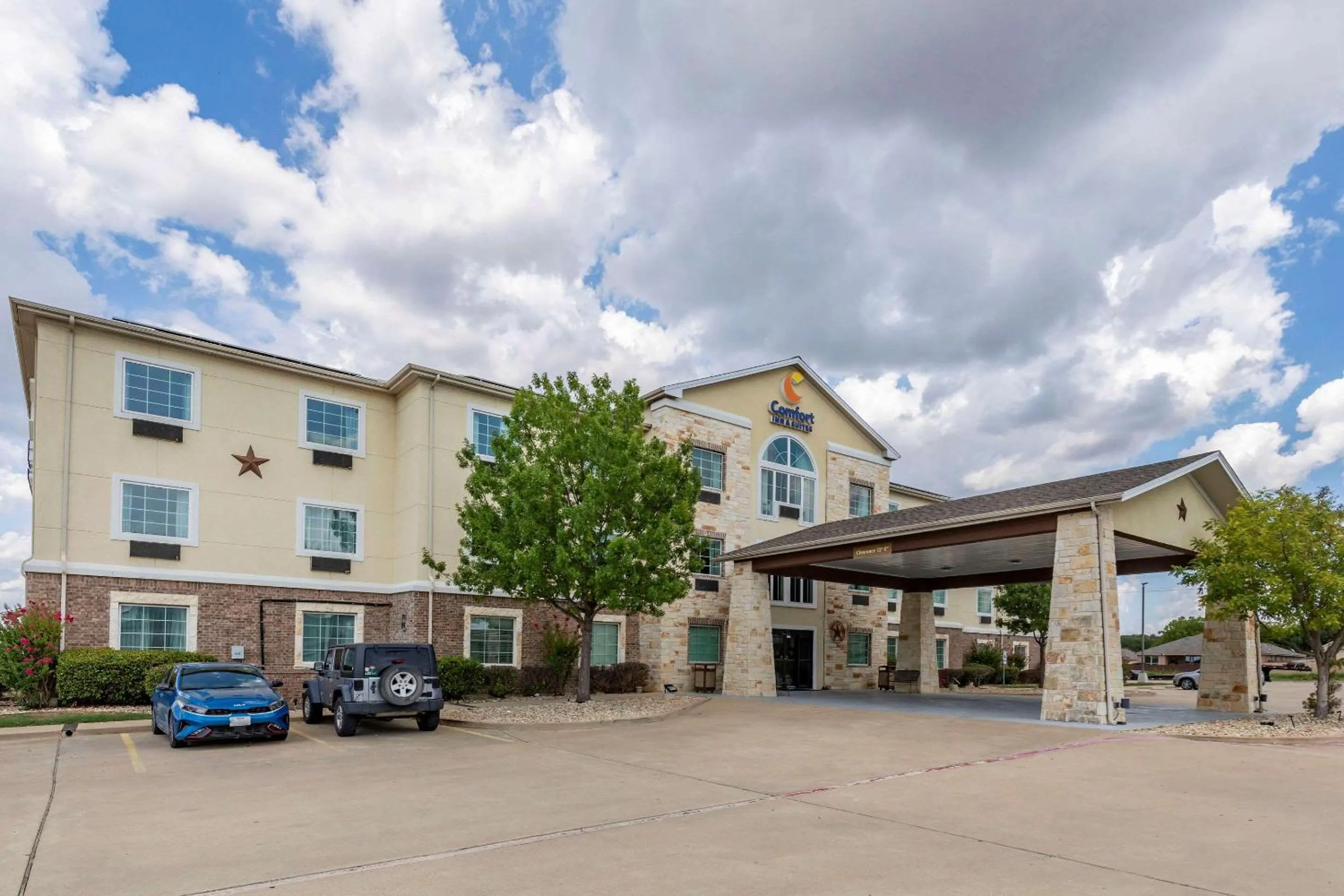Property building in Comfort Inn & Suites Gatesville