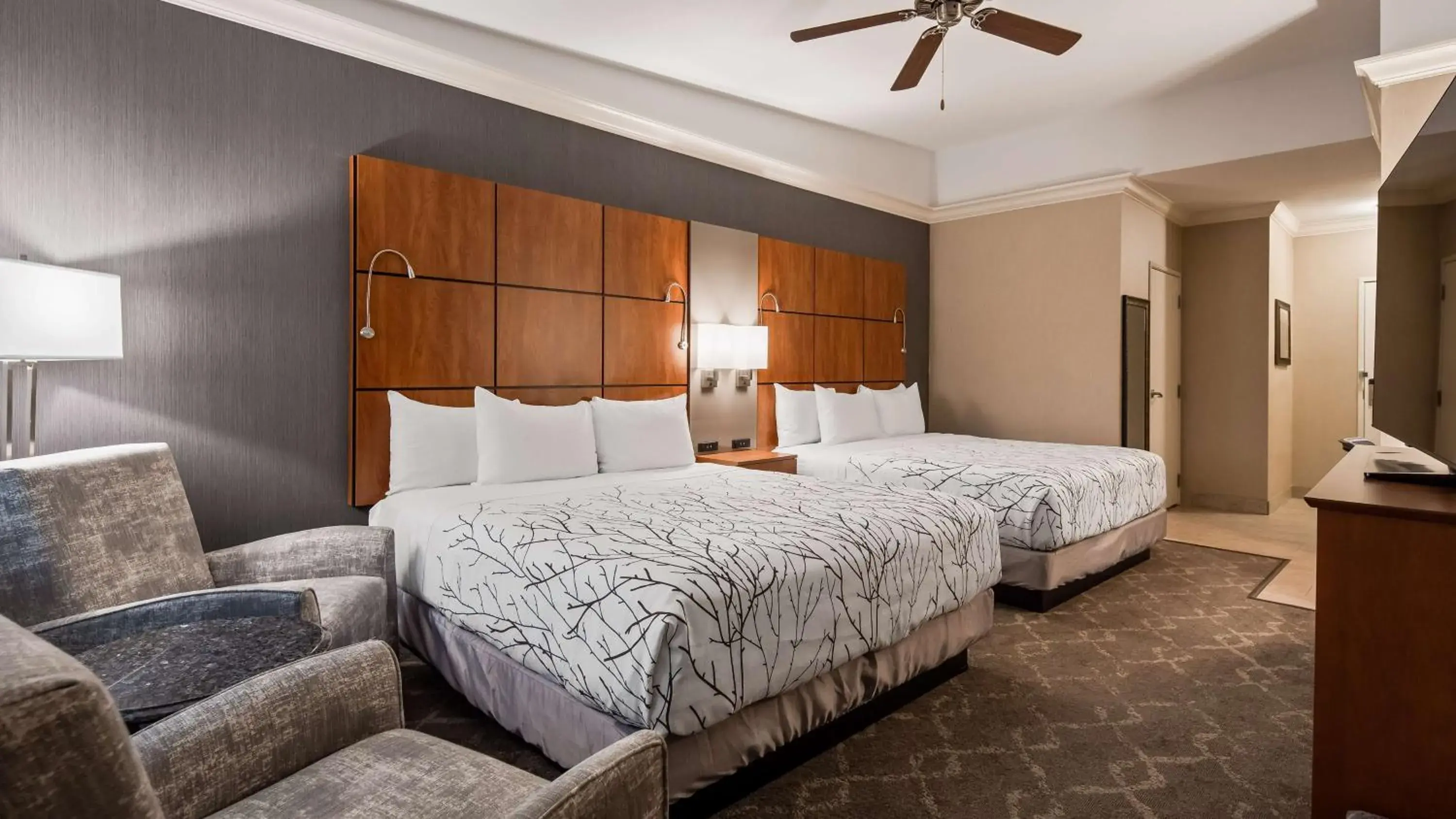 King Room with Two King Beds and Mountain View - Non-Smoking in Best Western Plus Silver Saddle Inn King Room with Two King Beds and Mountain View - Non-Smoking in Best Western Plus Silver Saddle Inn