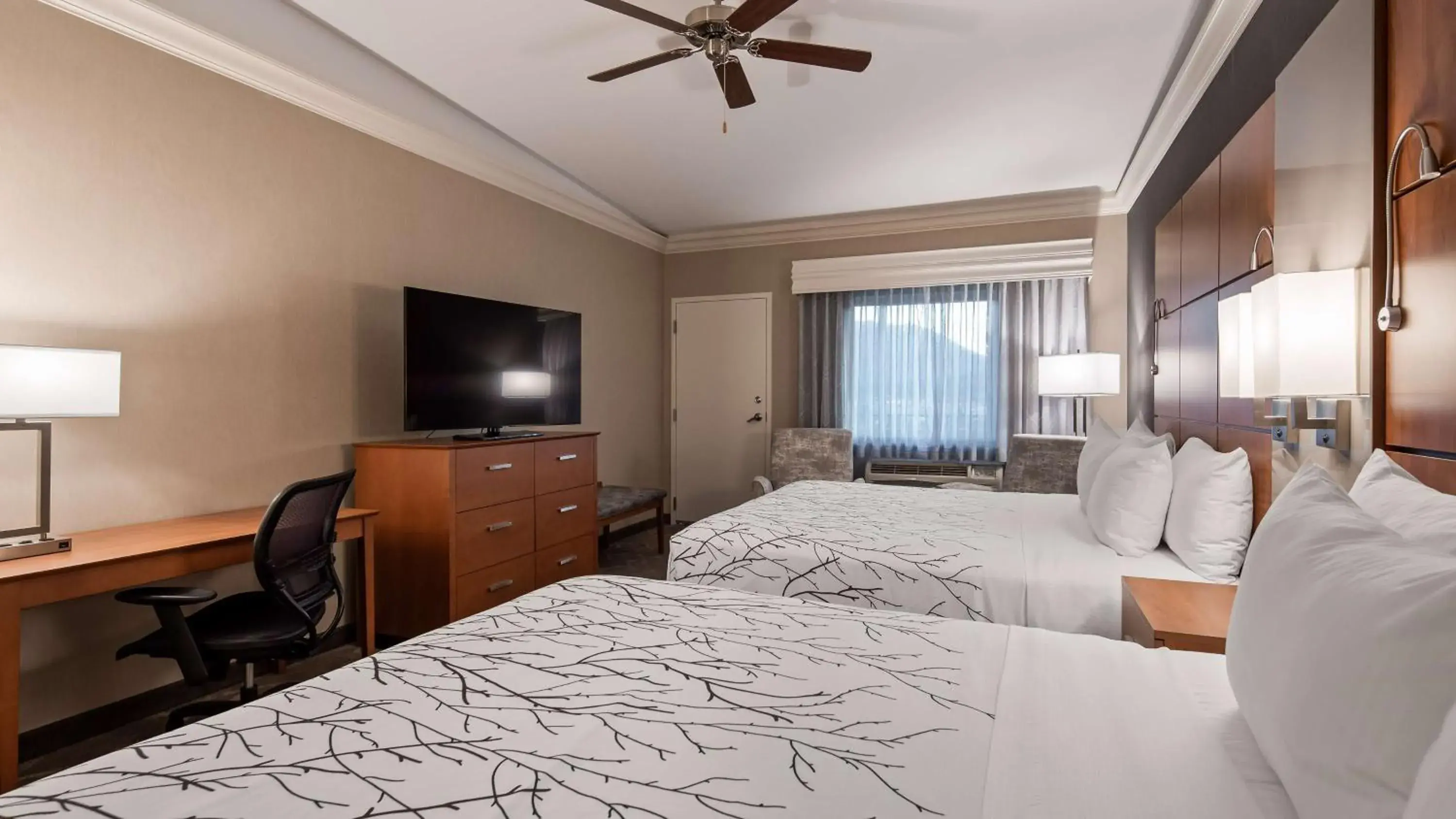 Photo of the whole room, Bed in Best Western Plus Silver Saddle Inn Photo of the whole room, Bed in Best Western Plus Silver Saddle Inn