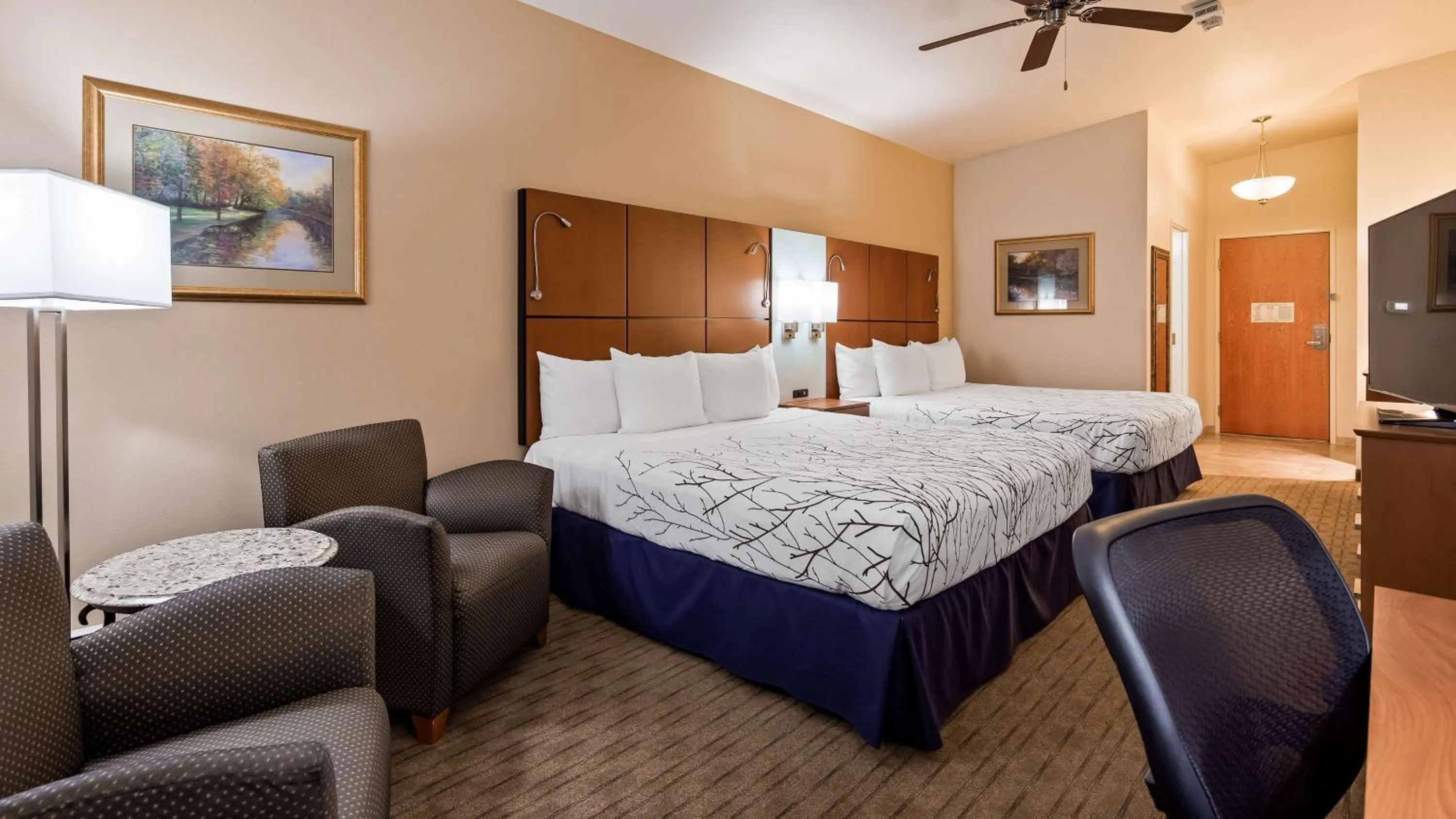 Photo of the whole room, Bed in Best Western Plus Silver Saddle Inn