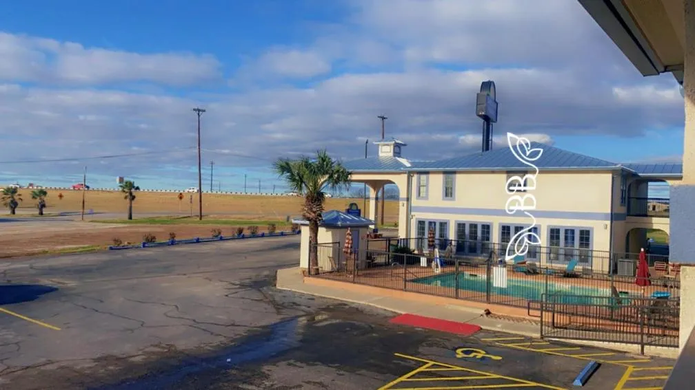 Property building in Days Inn & Suites by Wyndham Braunig Lake