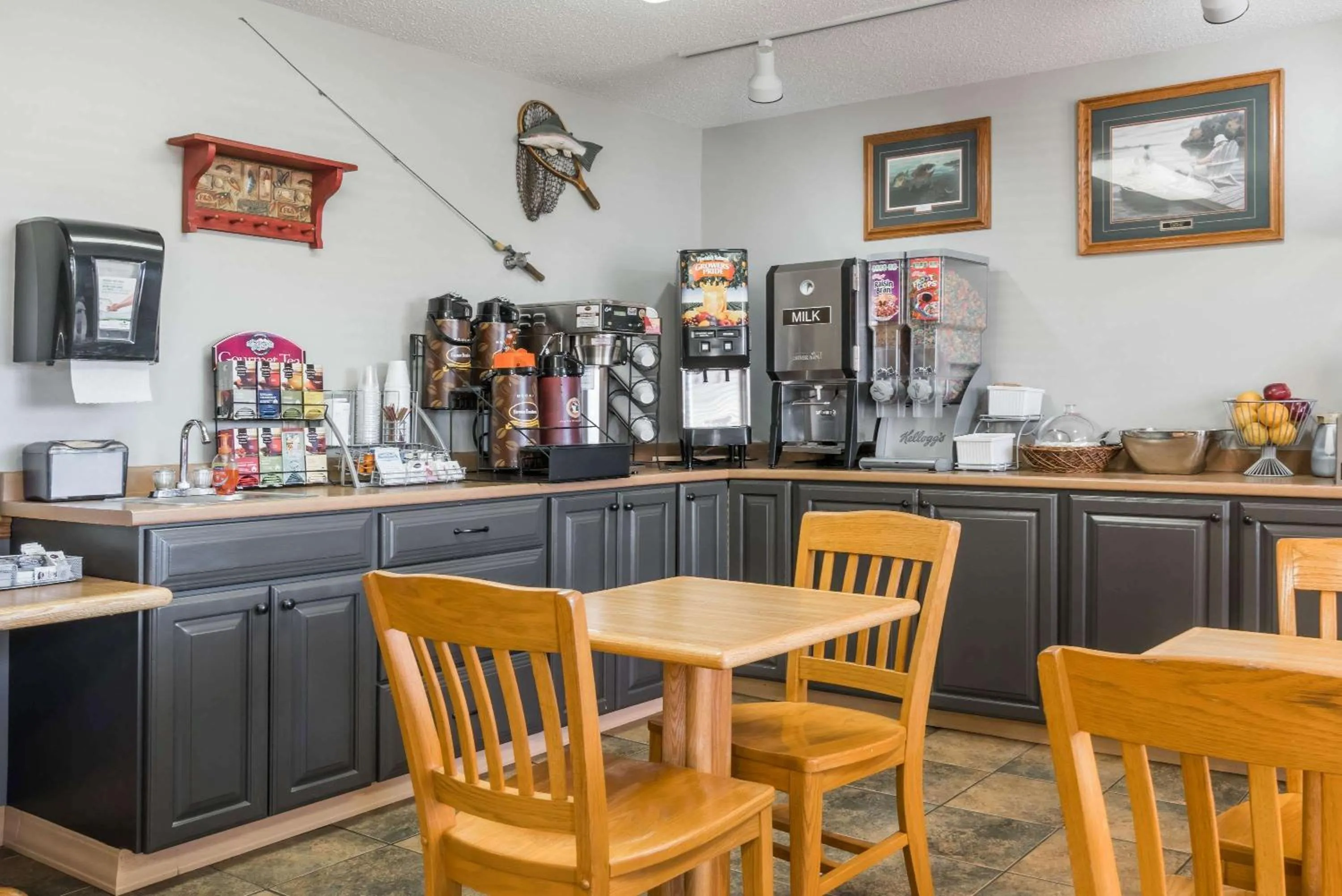 Restaurant/places to eat in Super 8 by Wyndham Baxter/Brainerd Area