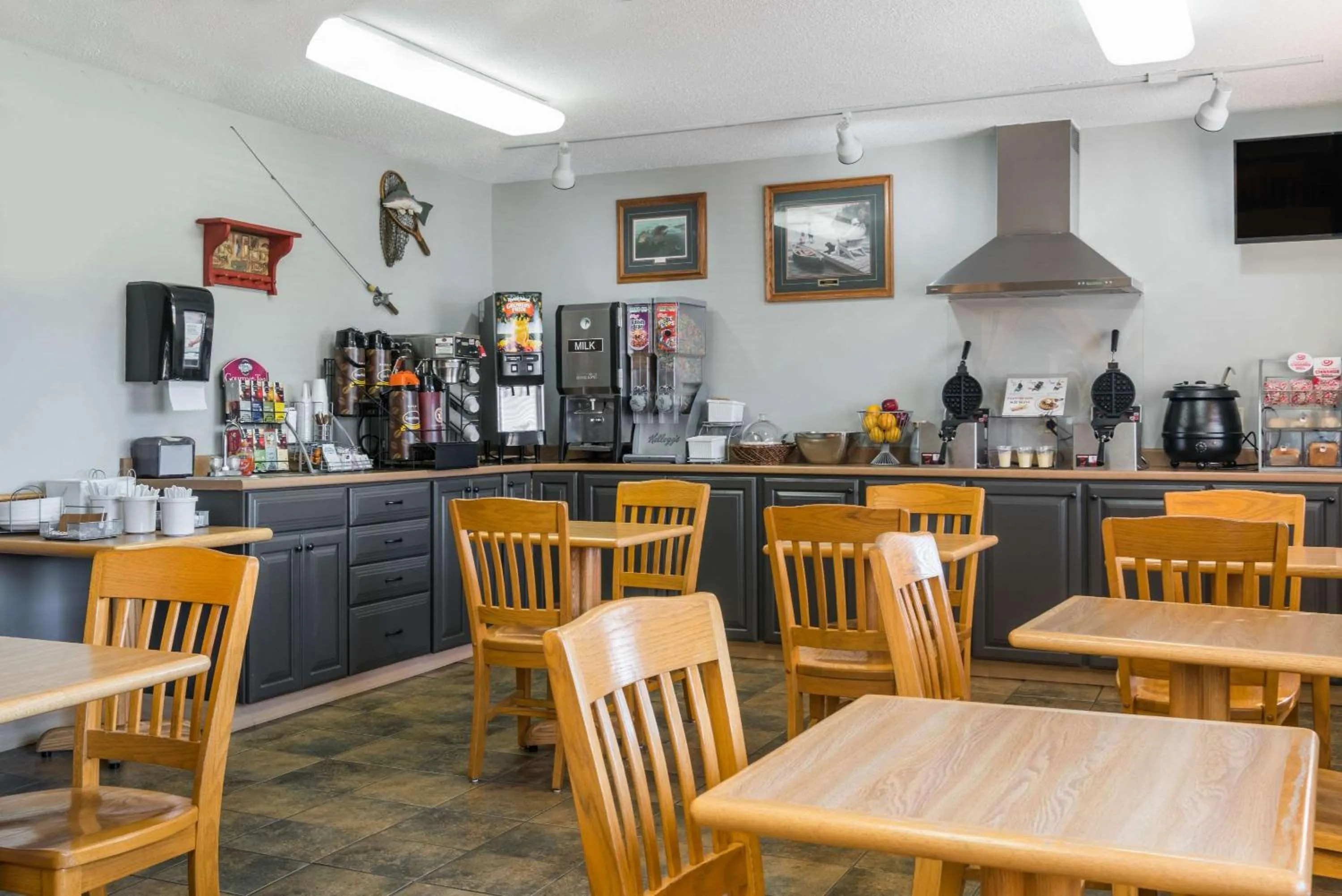 Restaurant/places to eat in Super 8 by Wyndham Baxter/Brainerd Area