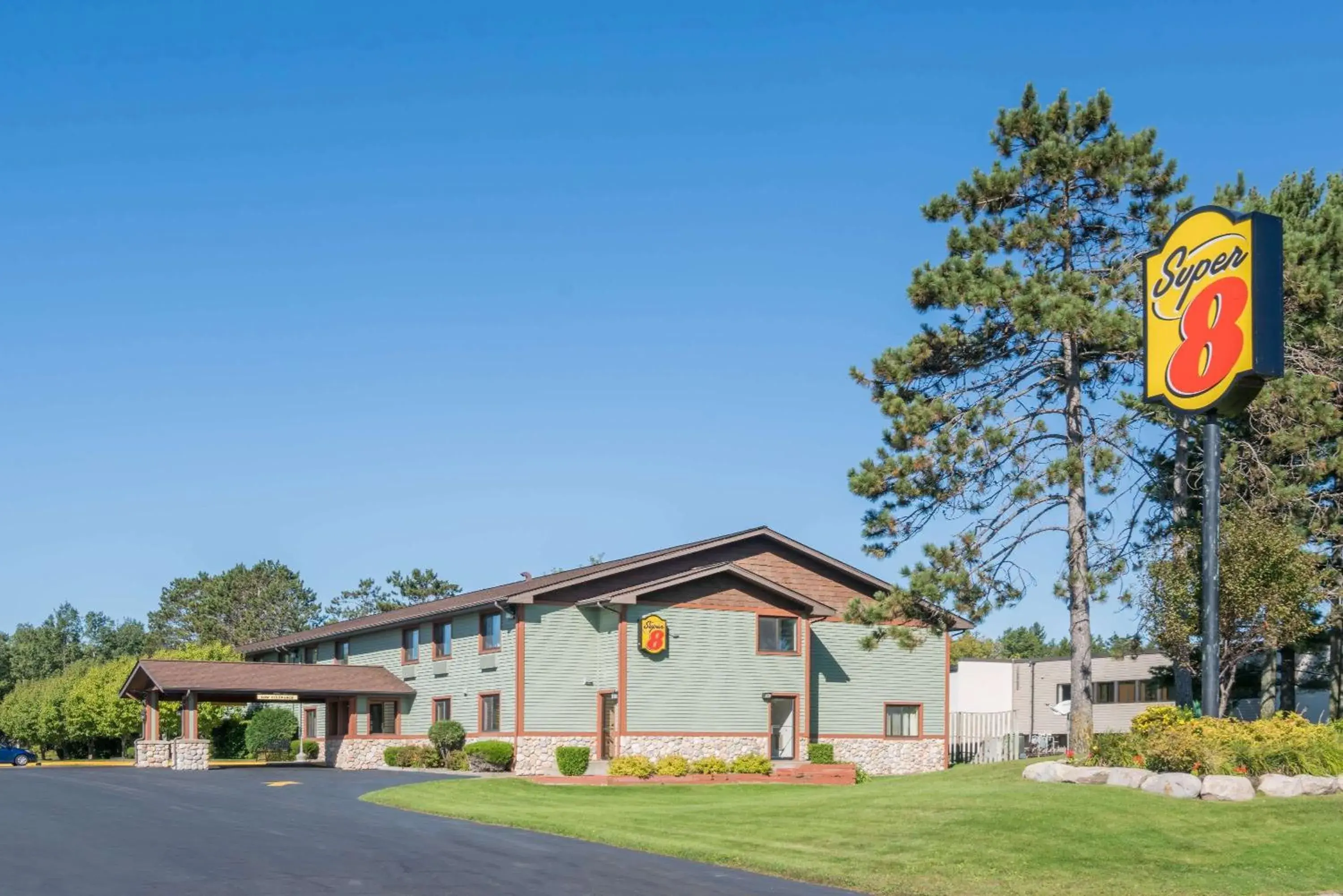 Property building in Super 8 by Wyndham Baxter/Brainerd Area Property building in Super 8 by Wyndham Baxter/Brainerd Area