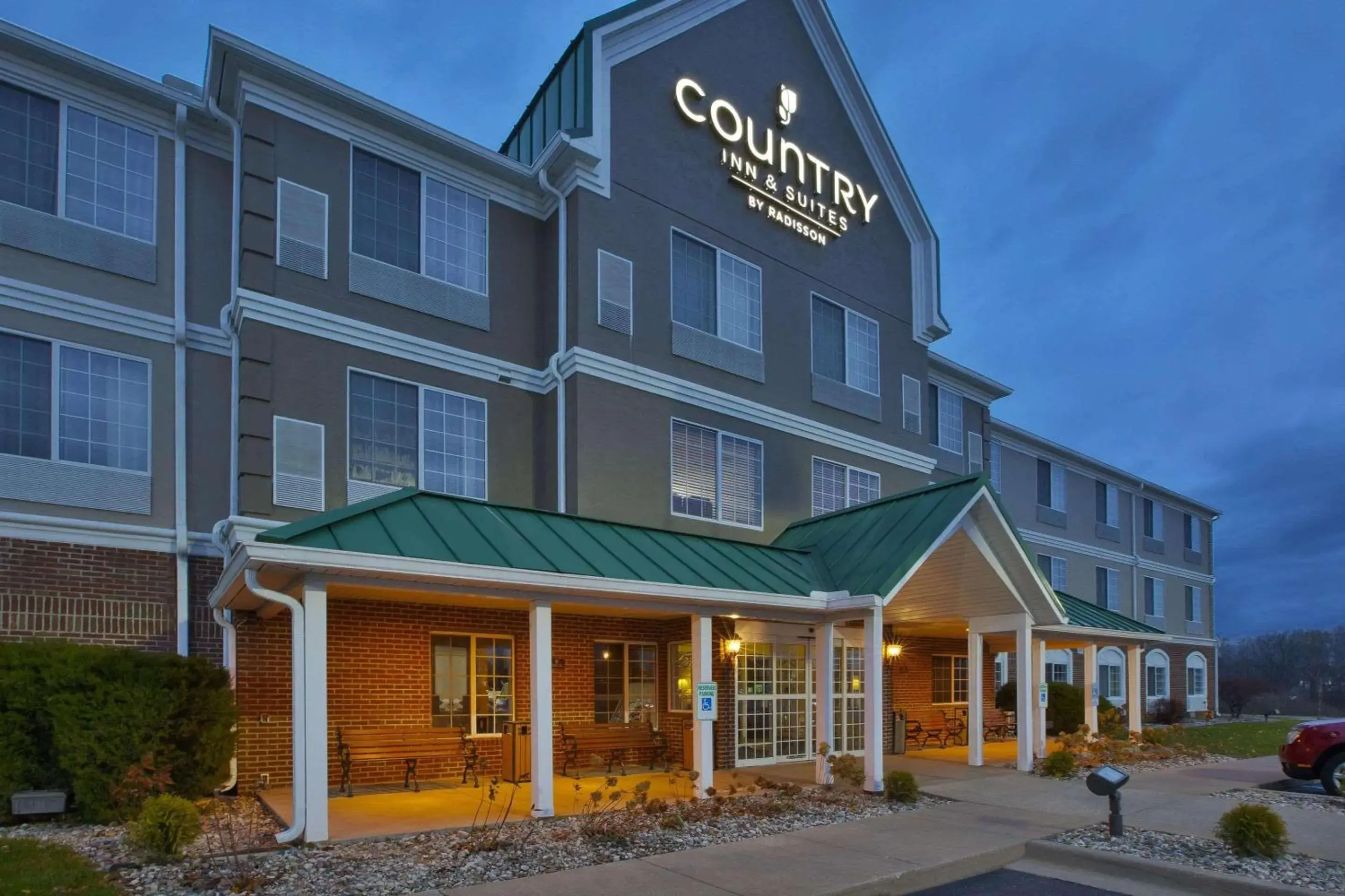 Property building in Country Inn & Suites by Radisson, Big Rapids, MI Property building in Country Inn & Suites by Radisson, Big Rapids, MI
