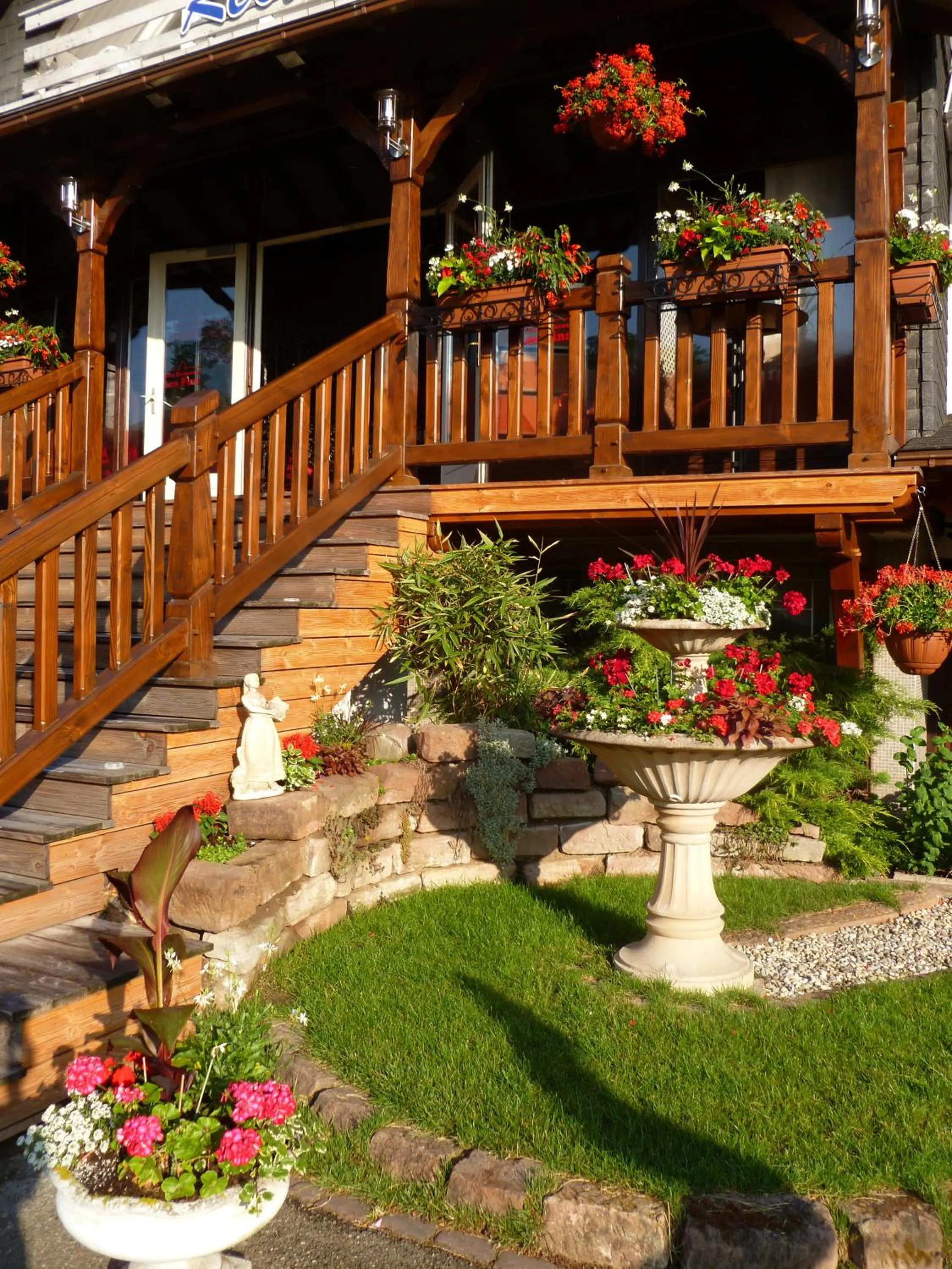 Facade/entrance in Hotel Restaurant Les Pins logis