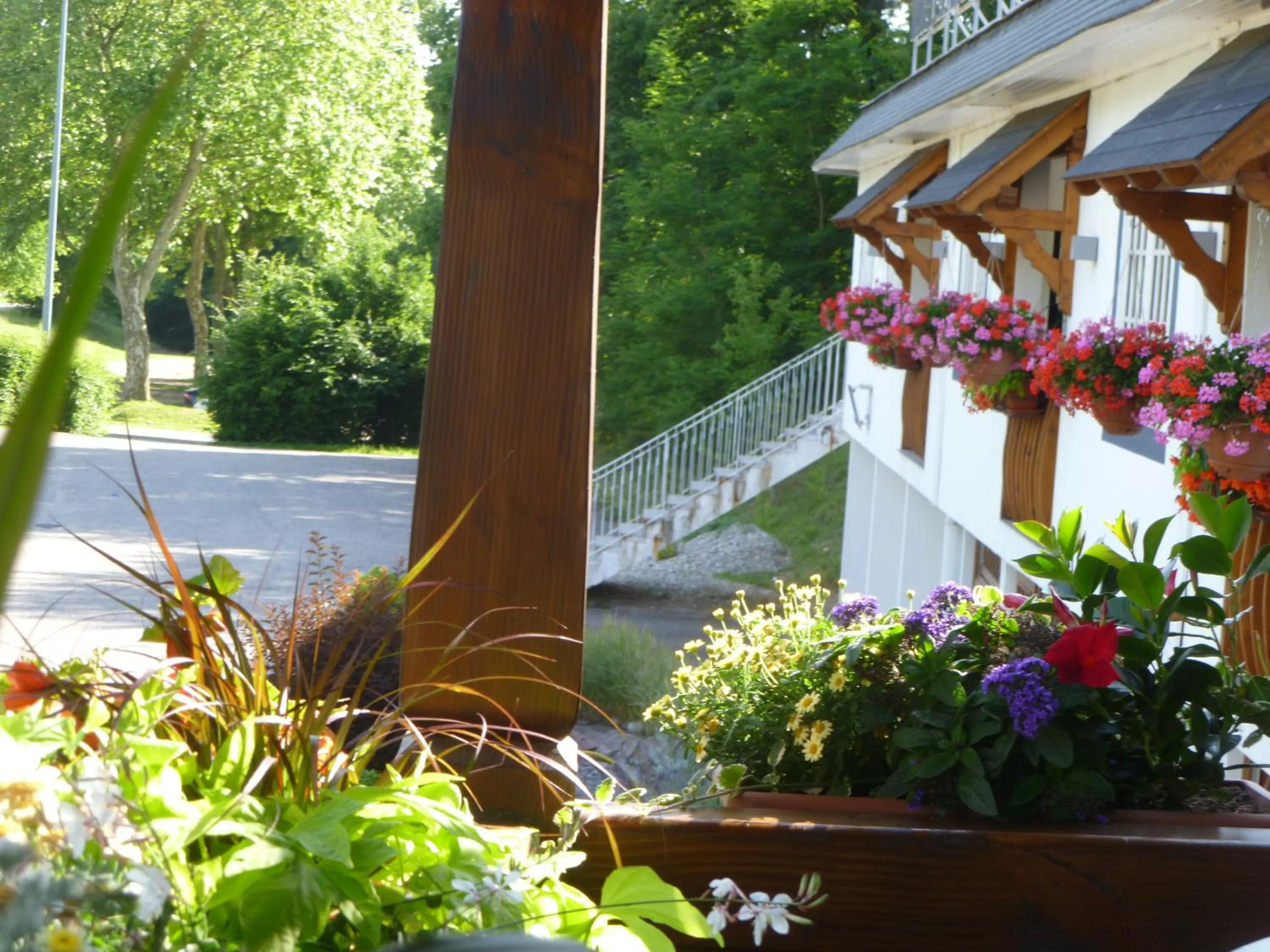 Facade/entrance in Hotel Restaurant Les Pins logis