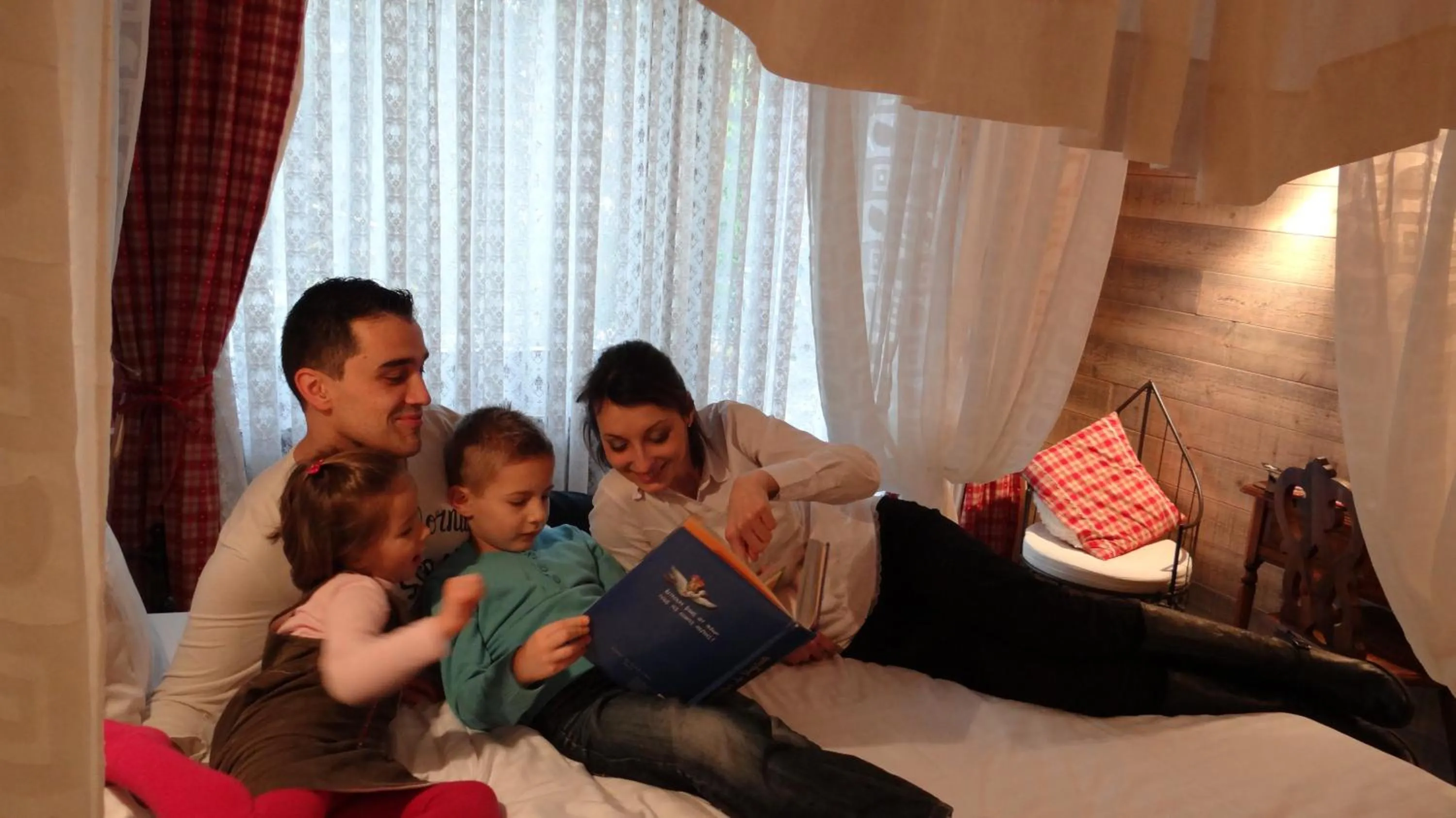 Bedroom in Hotel Restaurant Les Pins logis