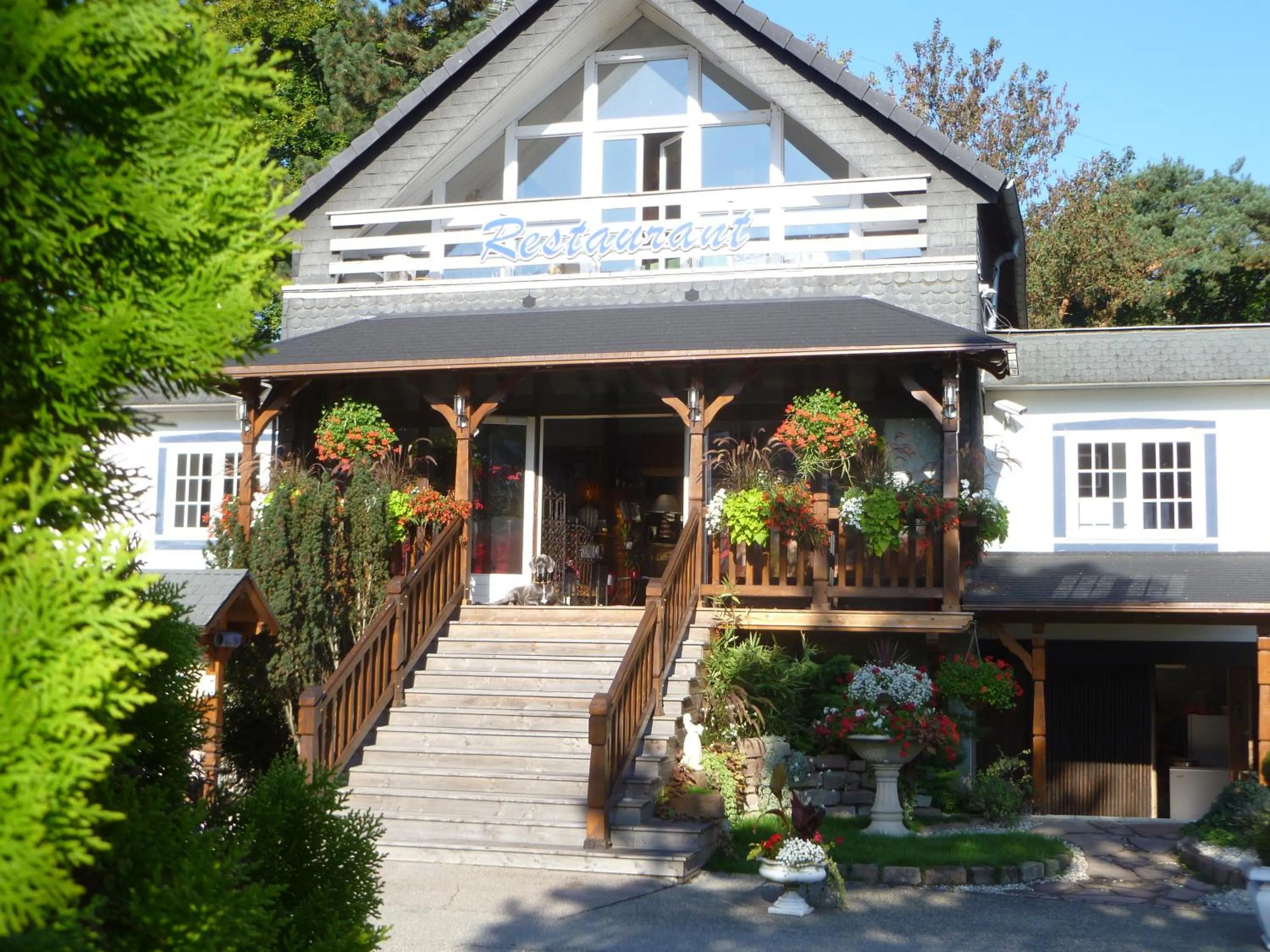 Facade/entrance in Hotel Restaurant Les Pins logis