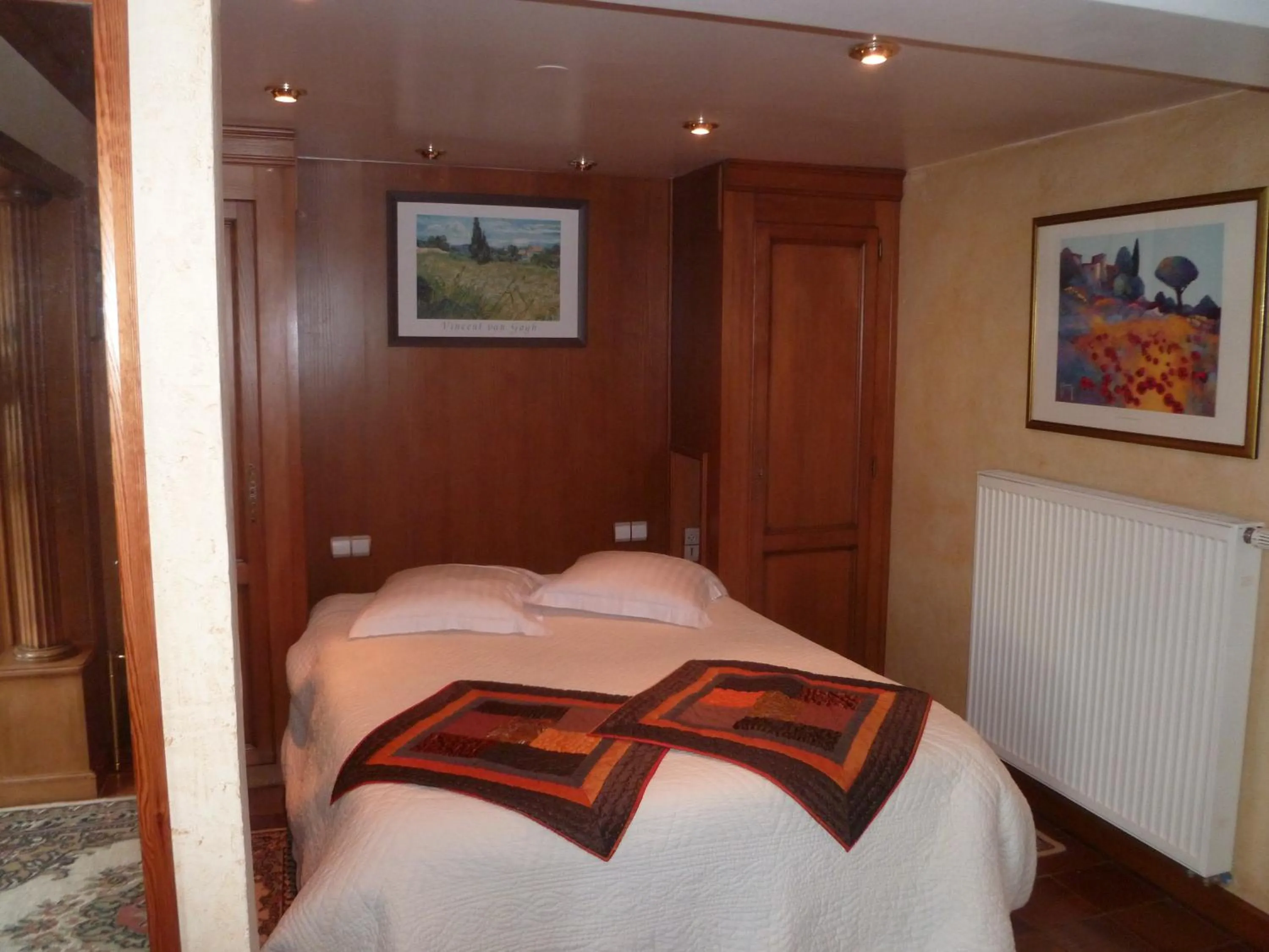 Bedroom, Bed in Hotel Restaurant Les Pins logis