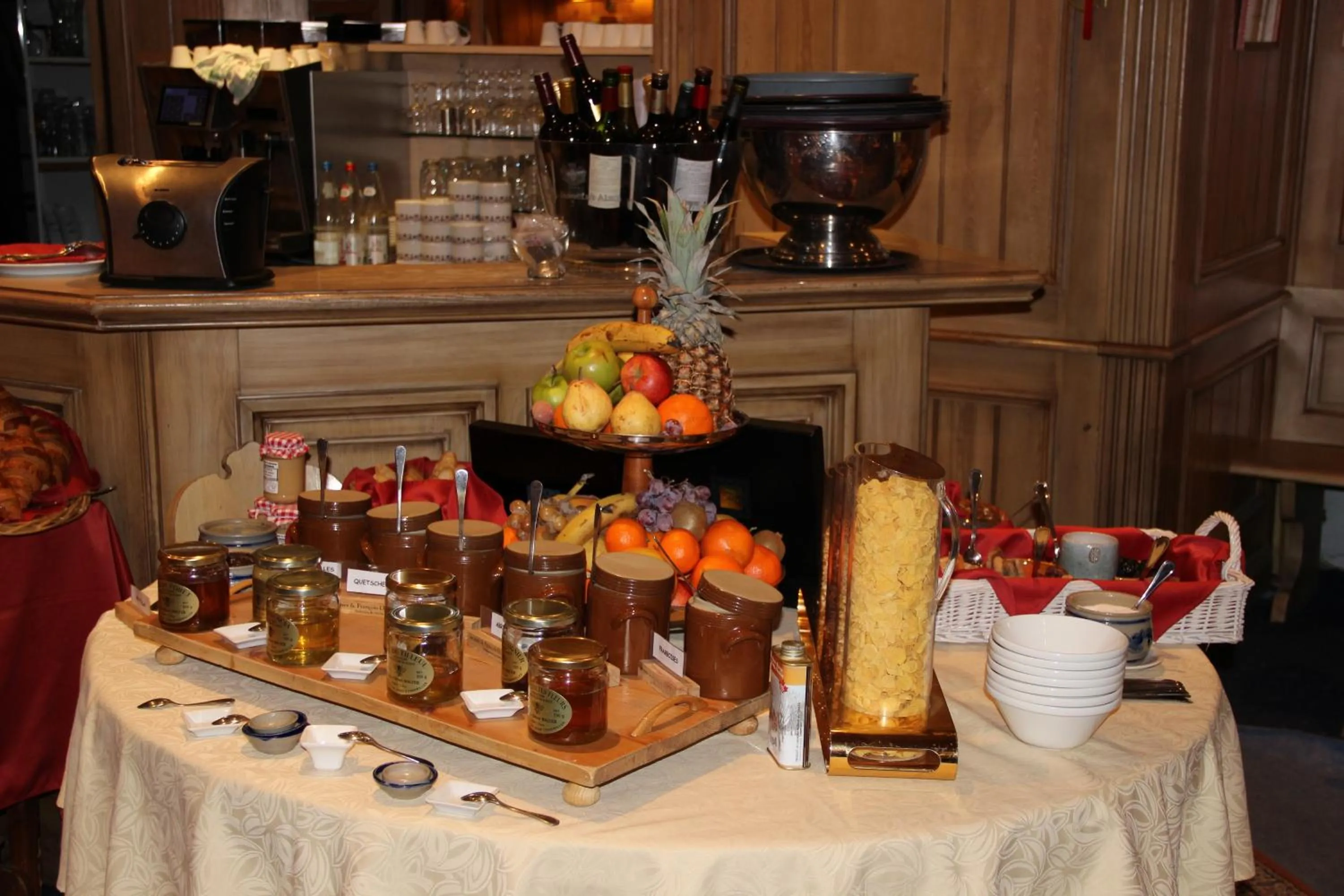 Restaurant/places to eat in Hotel Restaurant Les Pins logis