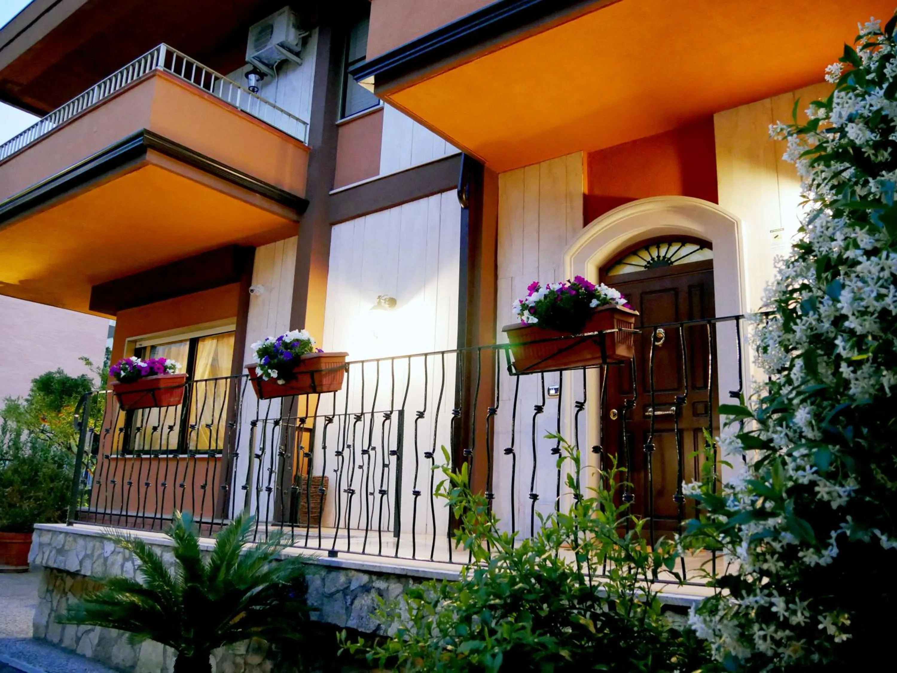 Facade/entrance in Villa Borghese B&B