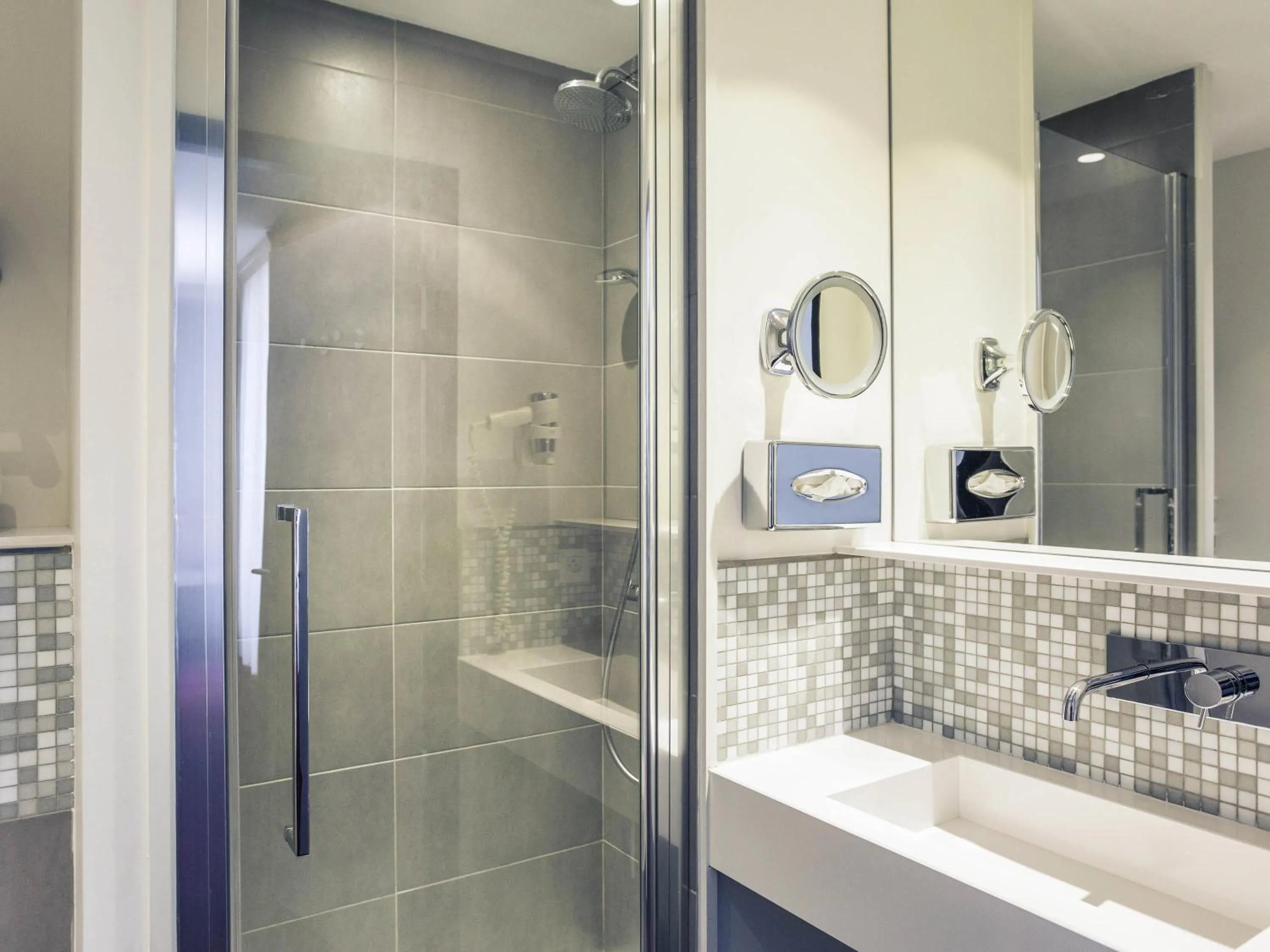 Bedroom in Hôtel Mercure Bayonne Centre Le Grand Hotel