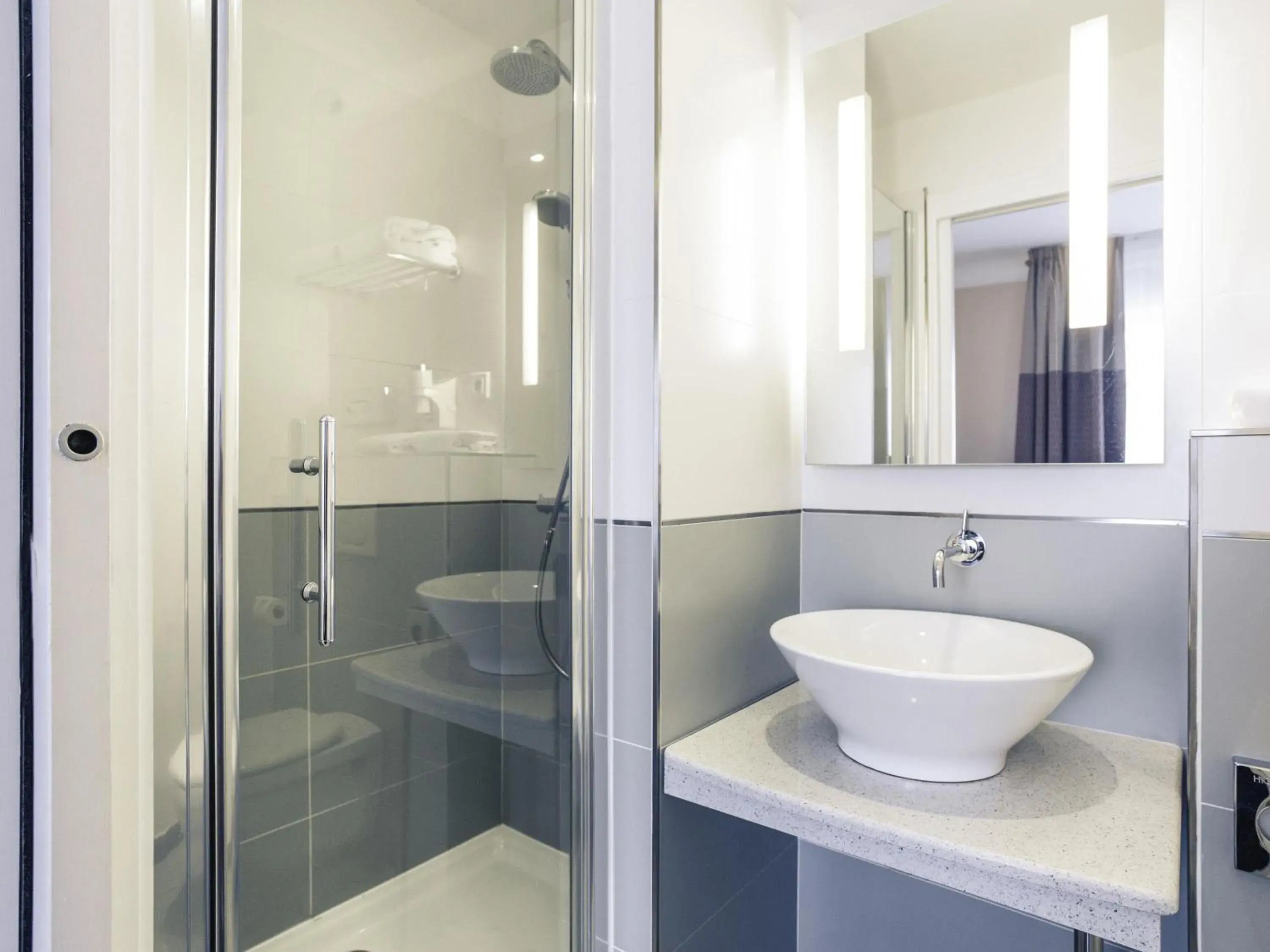 Bedroom in Hôtel Mercure Bayonne Centre Le Grand Hotel Bedroom in Hôtel Mercure Bayonne Centre Le Grand Hotel