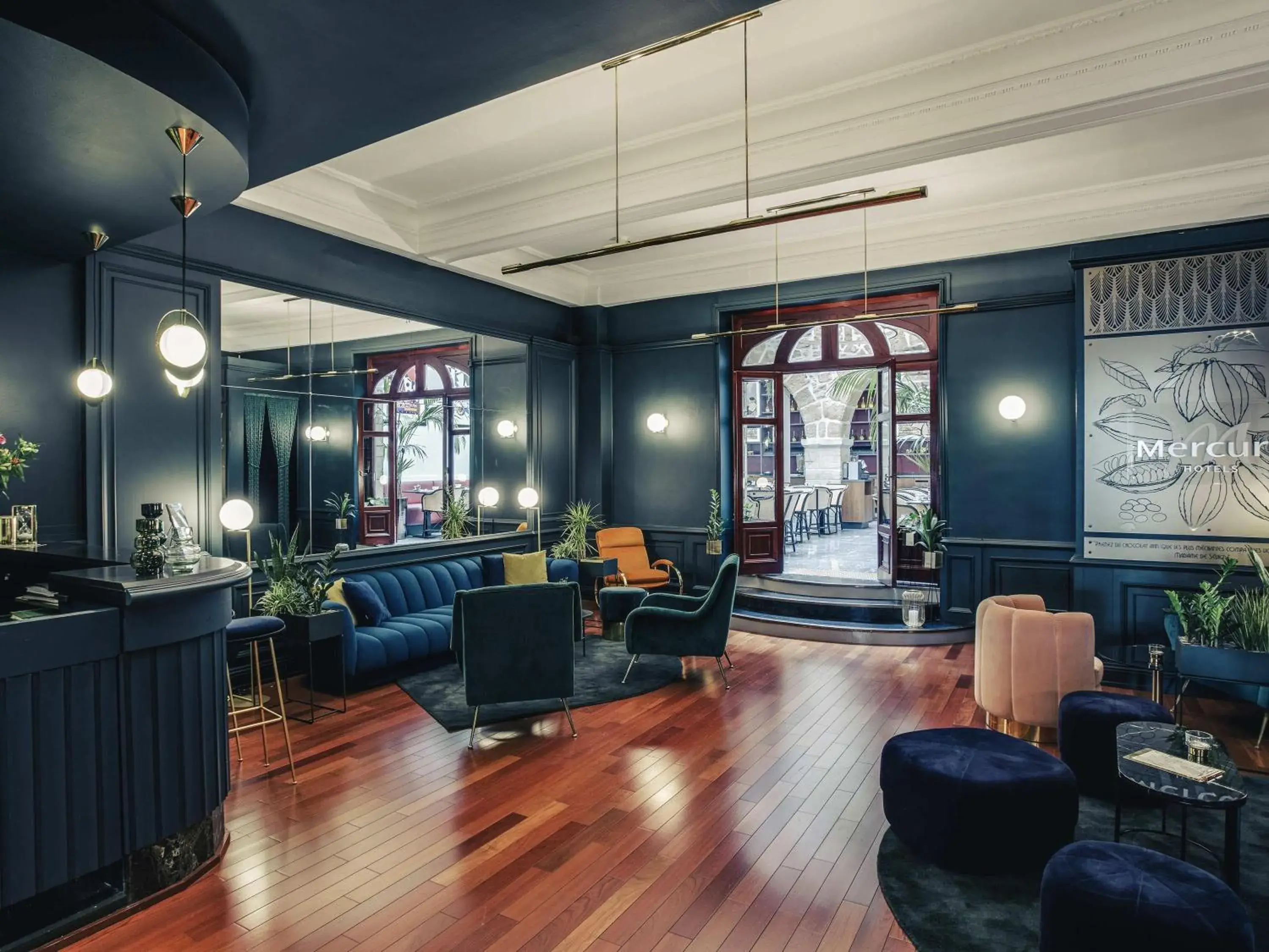 Lounge or bar in Hôtel Mercure Bayonne Centre Le Grand Hotel Lounge or bar in Hôtel Mercure Bayonne Centre Le Grand Hotel