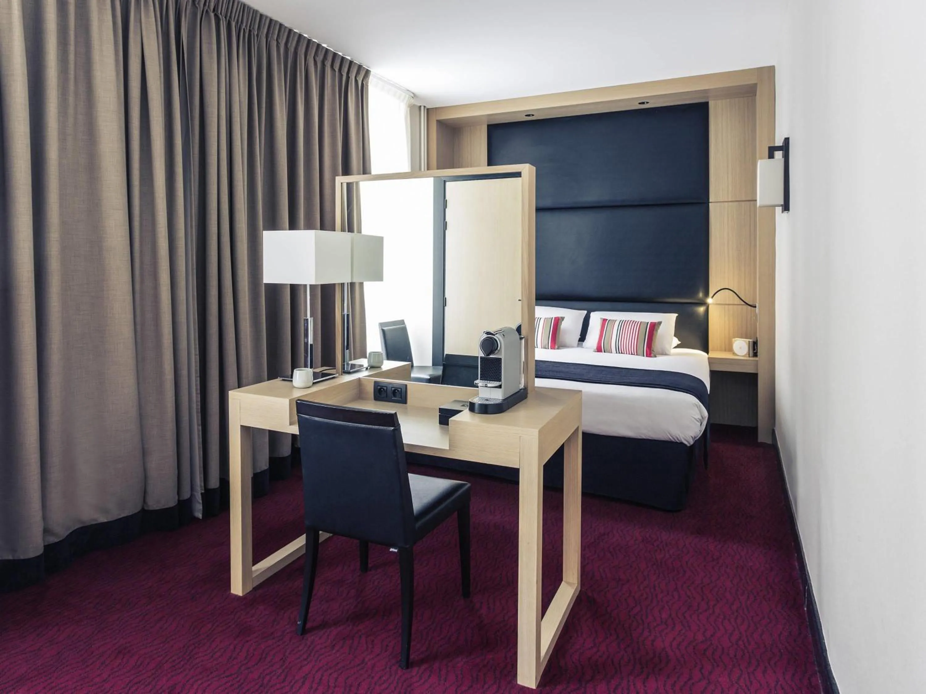 Bedroom, Bed in Hôtel Mercure Bayonne Centre Le Grand Hotel