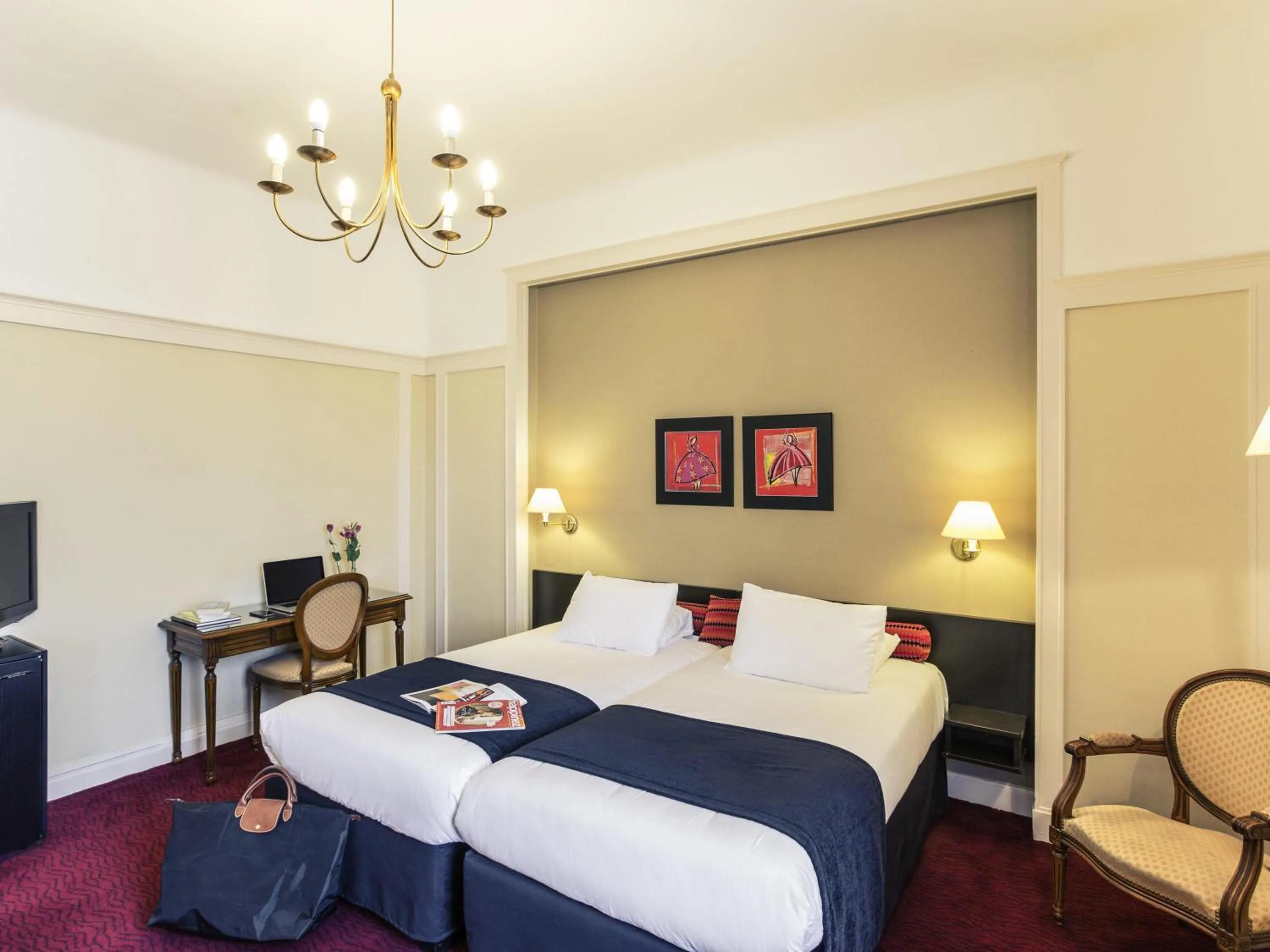 Bedroom, Bed in Hôtel Mercure Bayonne Centre Le Grand Hotel