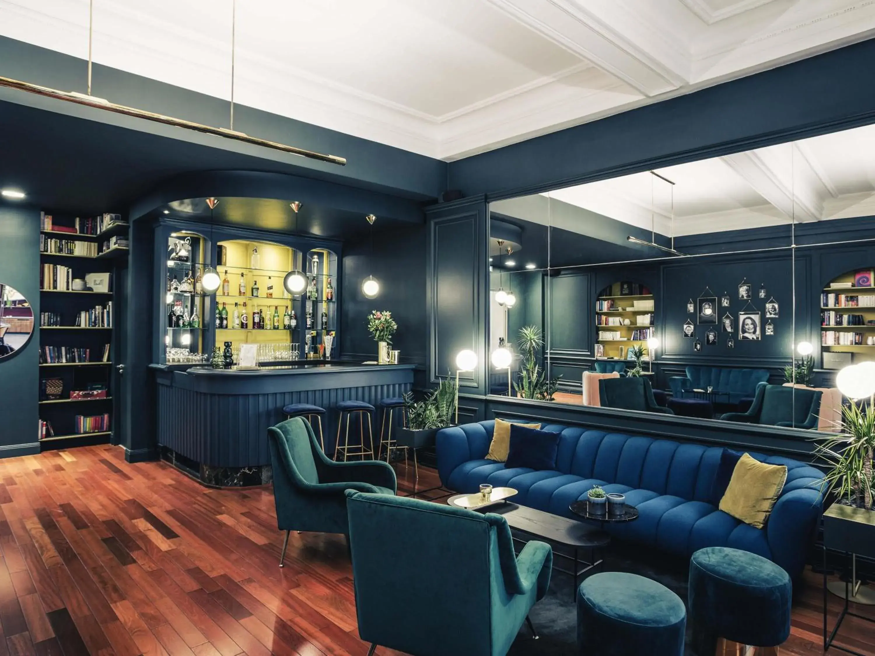 Lounge or bar in Hôtel Mercure Bayonne Centre Le Grand Hotel Lounge or bar in Hôtel Mercure Bayonne Centre Le Grand Hotel