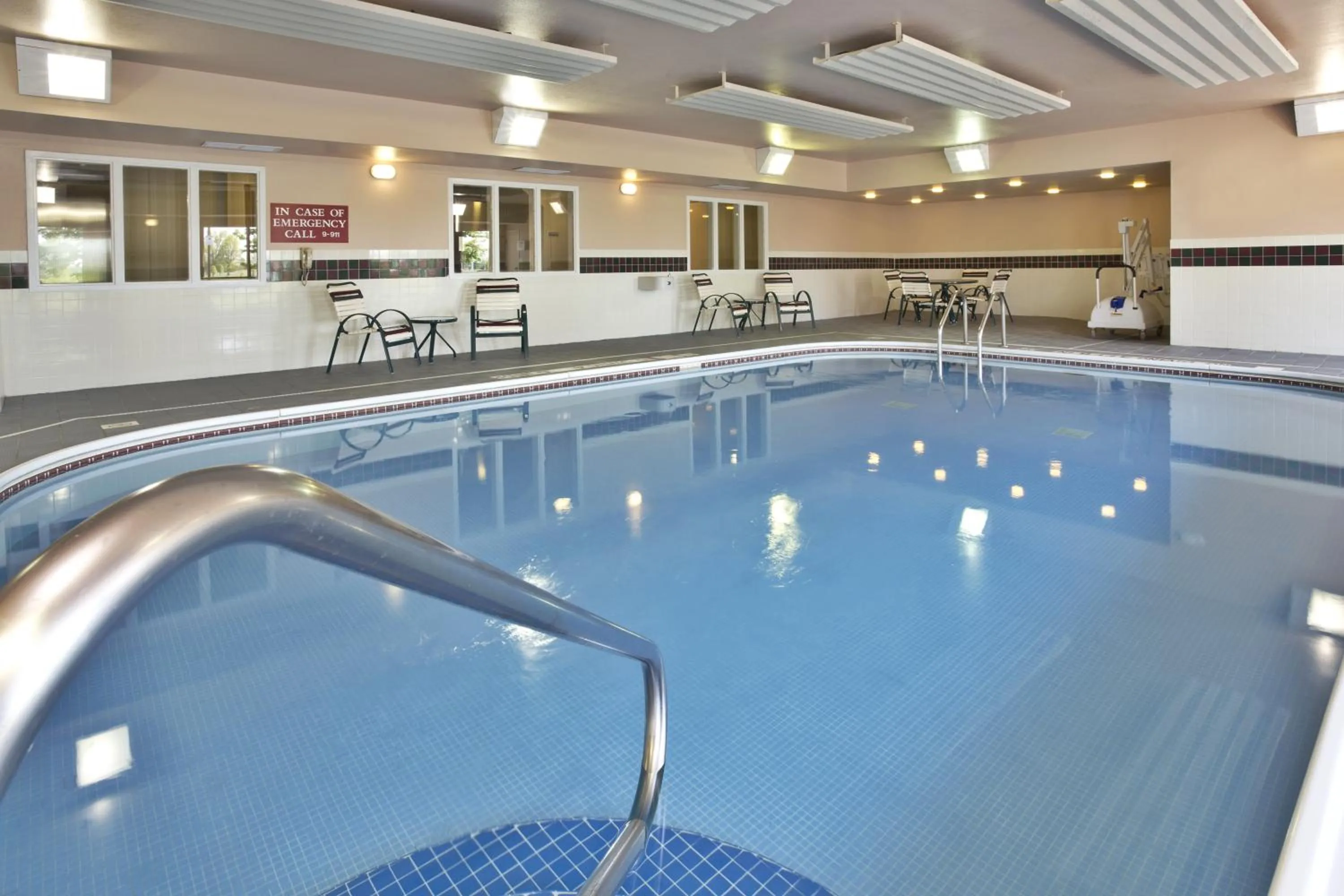 Swimming pool in Country Inn & Suites by Radisson, Marion, OH