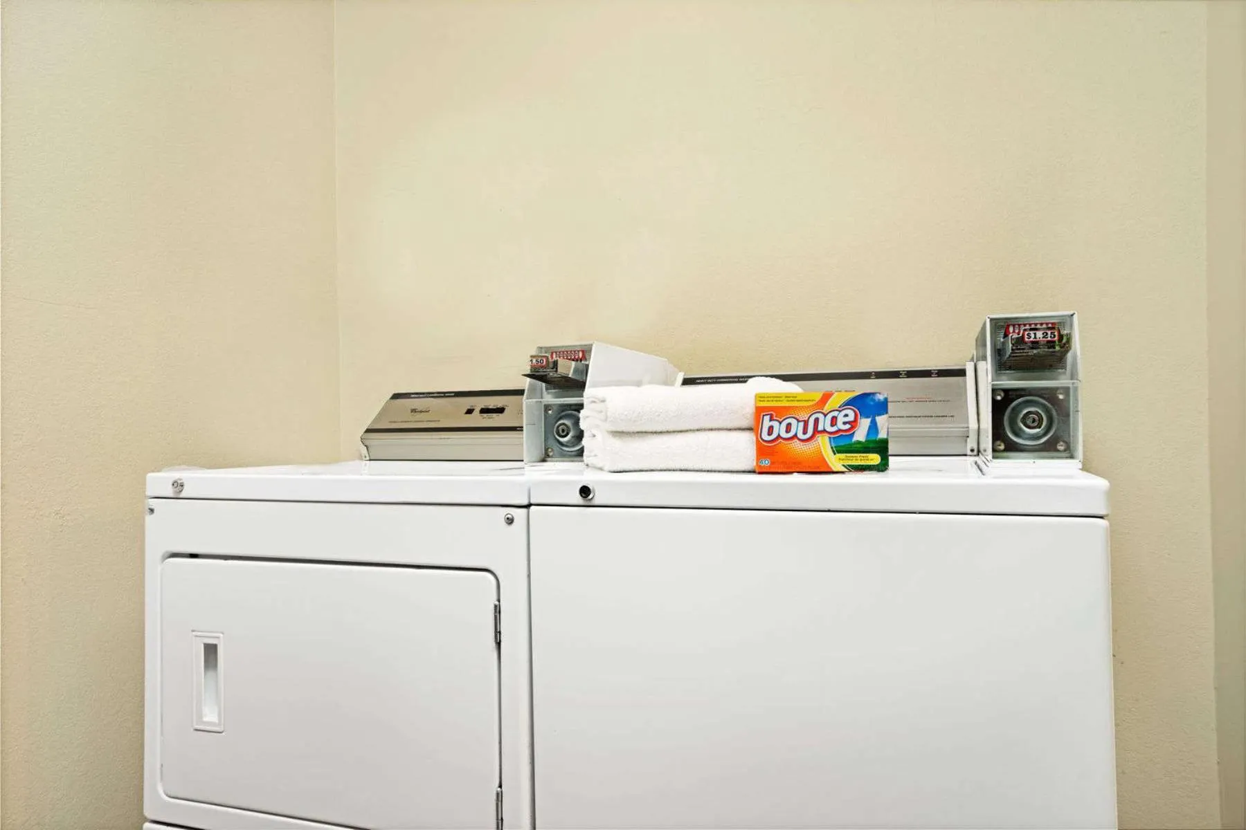 Area and facilities in Super 8 by Wyndham Rogers Minnesota