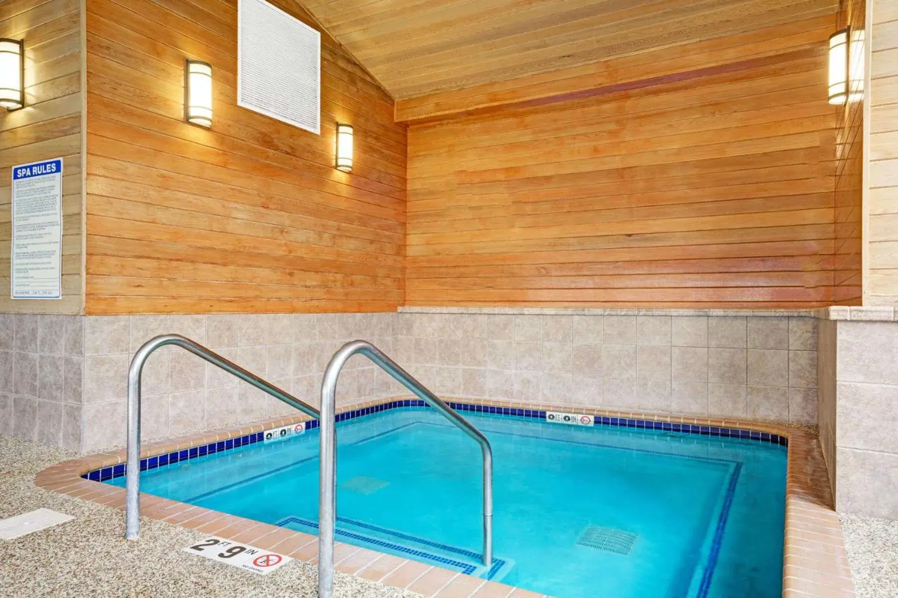 Swimming pool in Super 8 by Wyndham Rogers Minnesota Swimming pool in Super 8 by Wyndham Rogers Minnesota