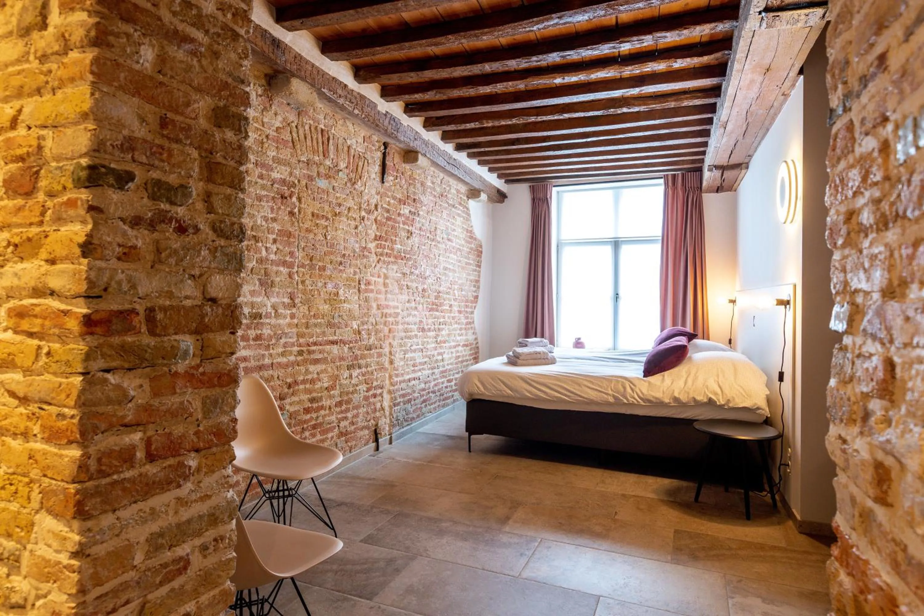 Photo of the whole room, Bed in La Clé Brugge
