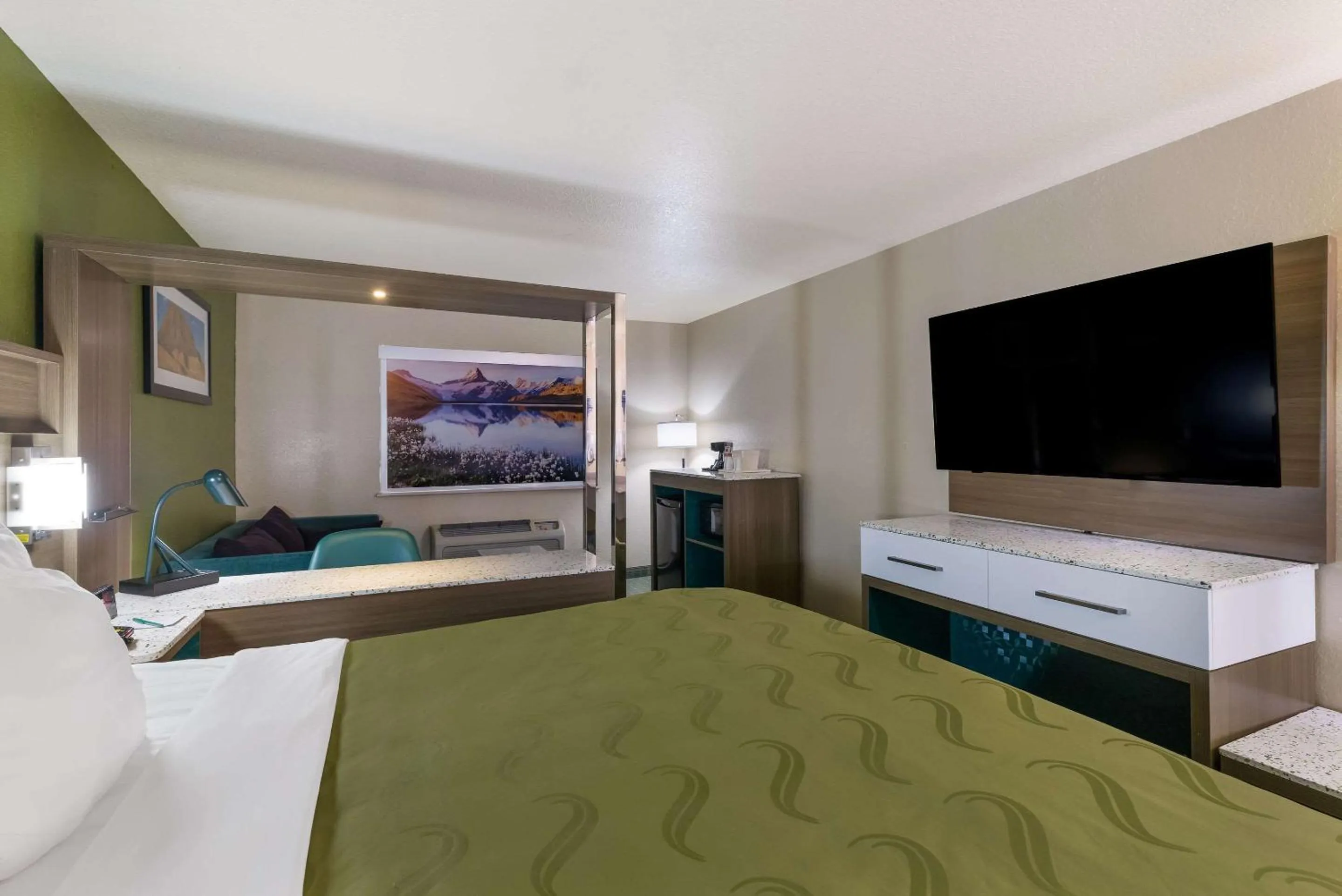 Bedroom, Bed in Quality Inn Alpine