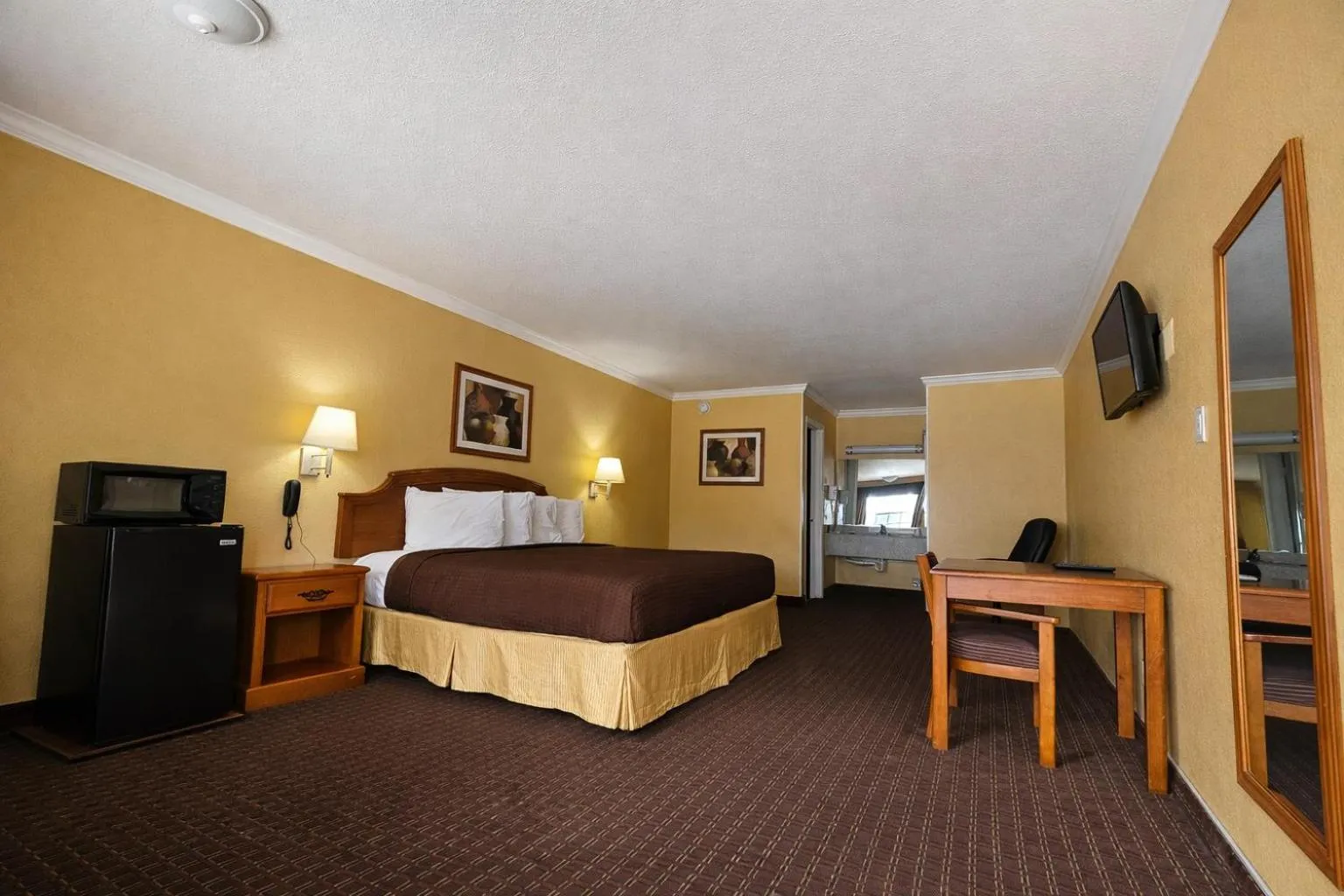 Bed in Rodeway Inn Killeen near Fort Hood