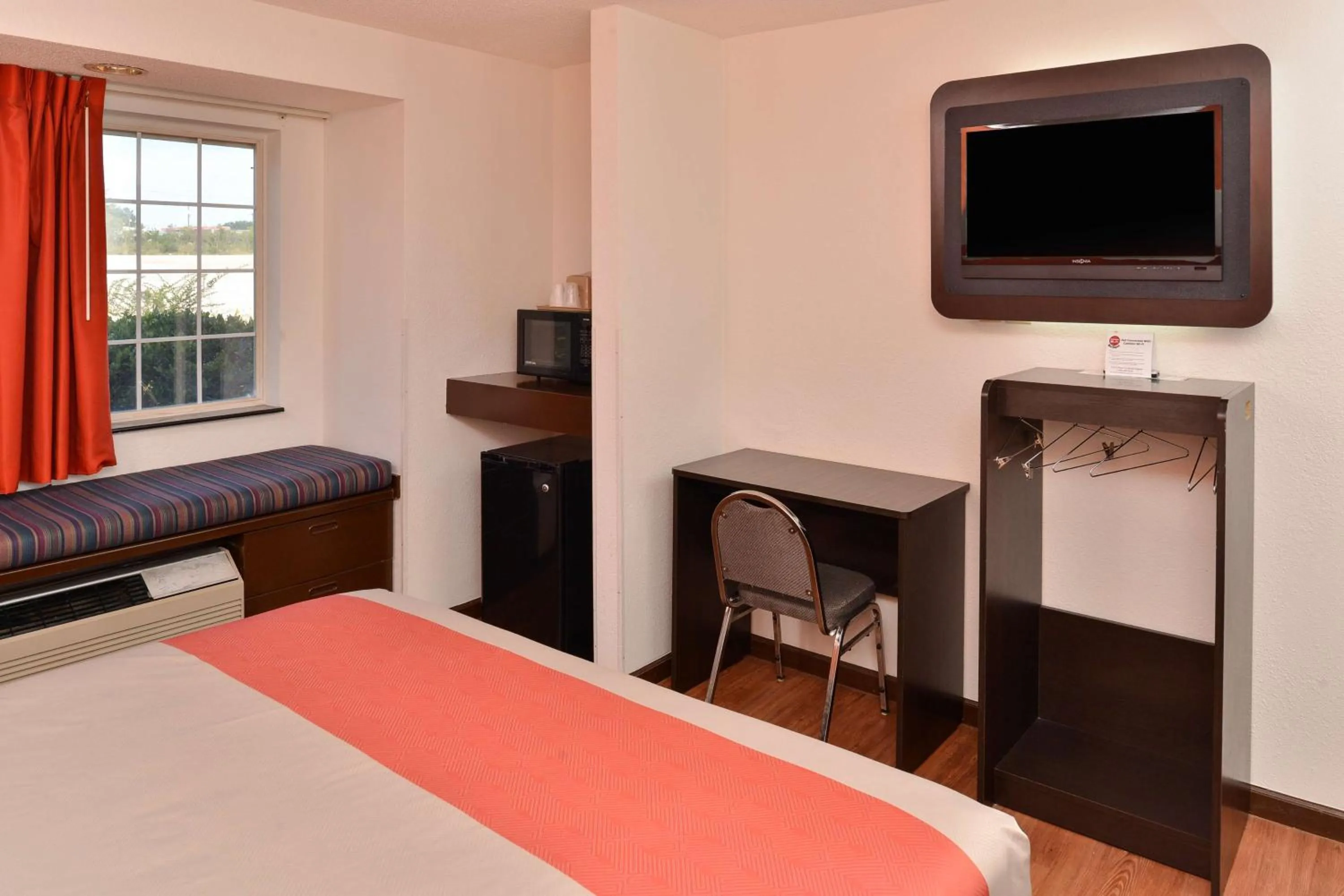 TV and multimedia, Bed in Motel 6-Richburg, SC