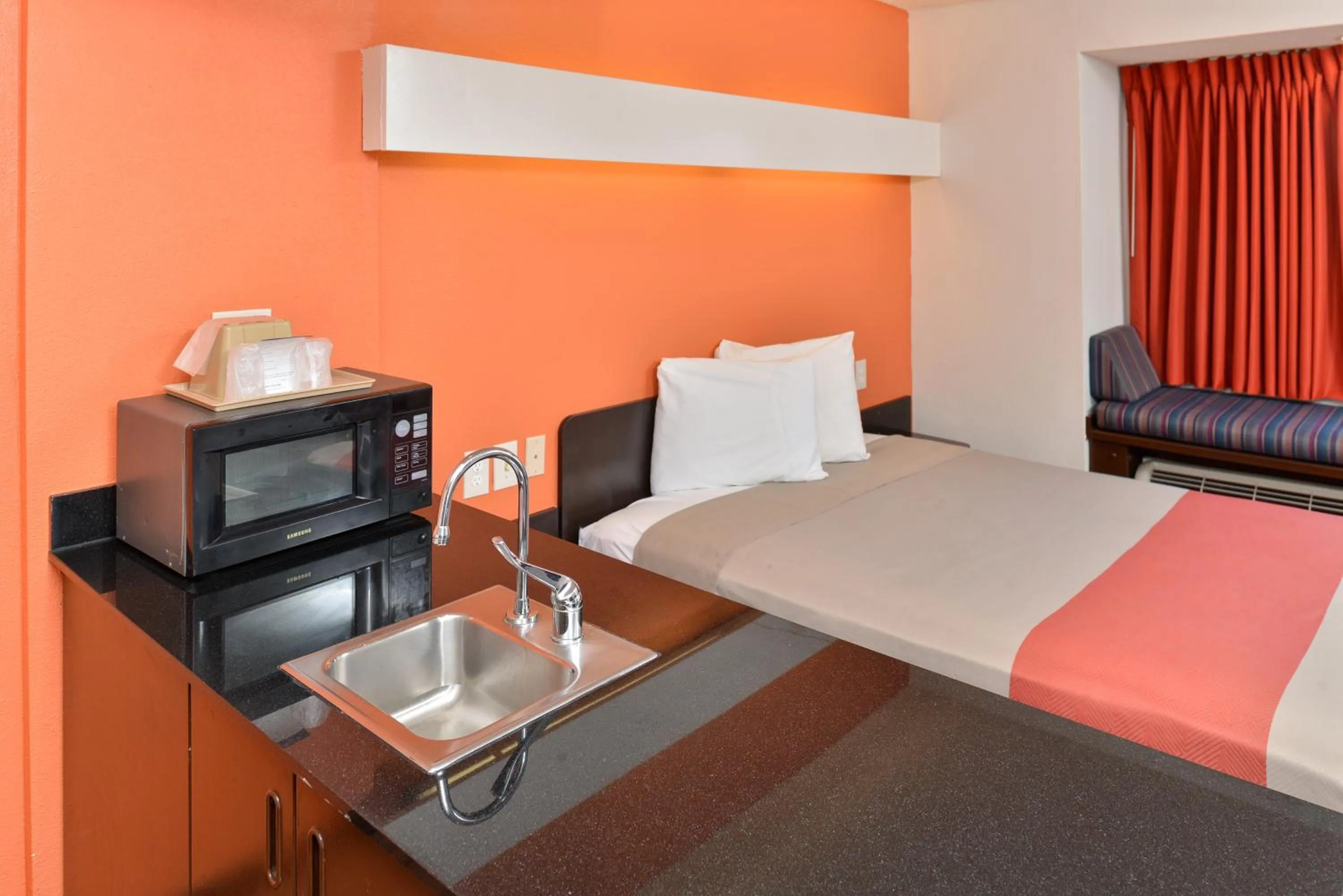 Bedroom, Bed in Motel 6-Richburg, SC