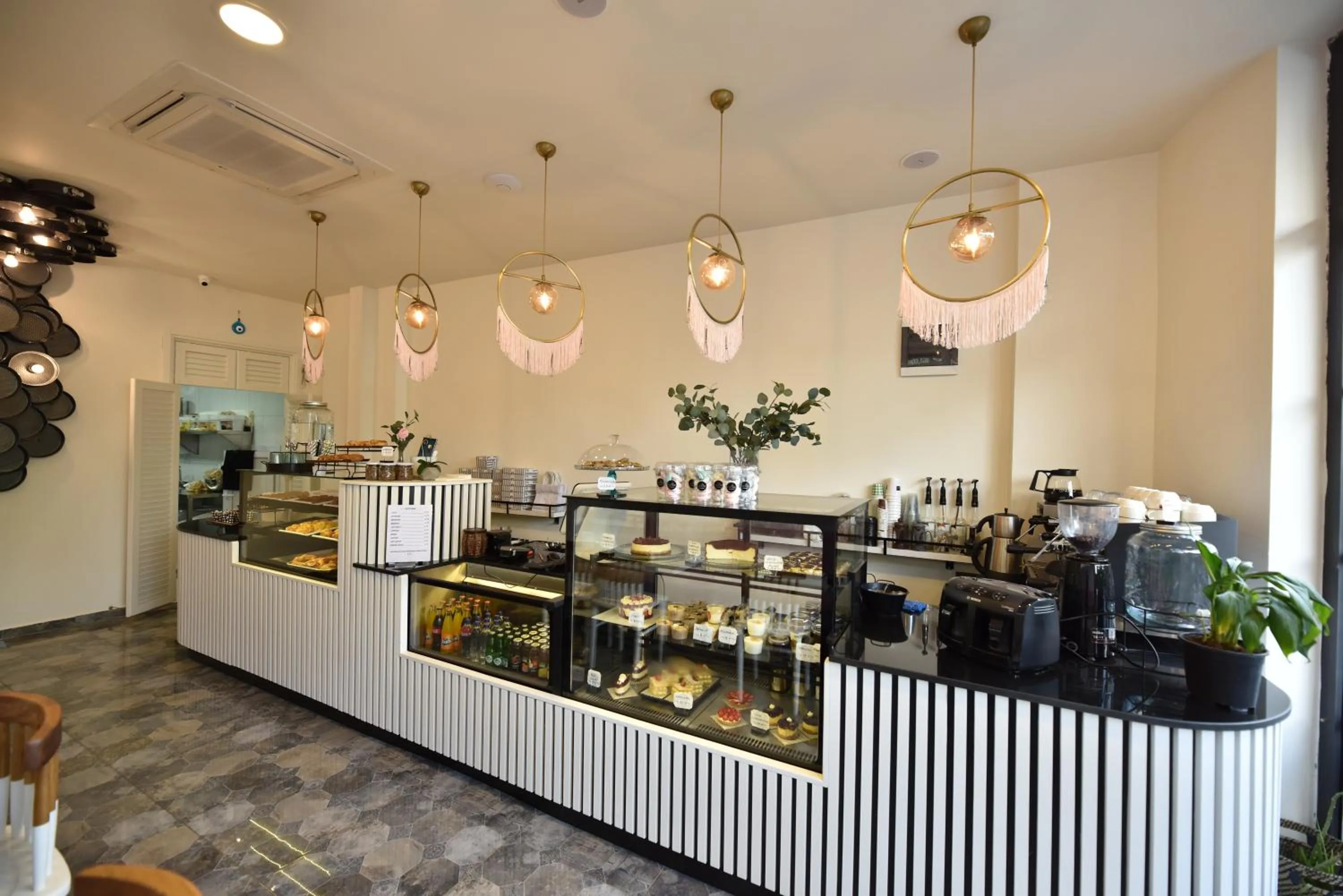 Food and drinks, Restaurant/Places to Eat in LAFARINE HOTEL