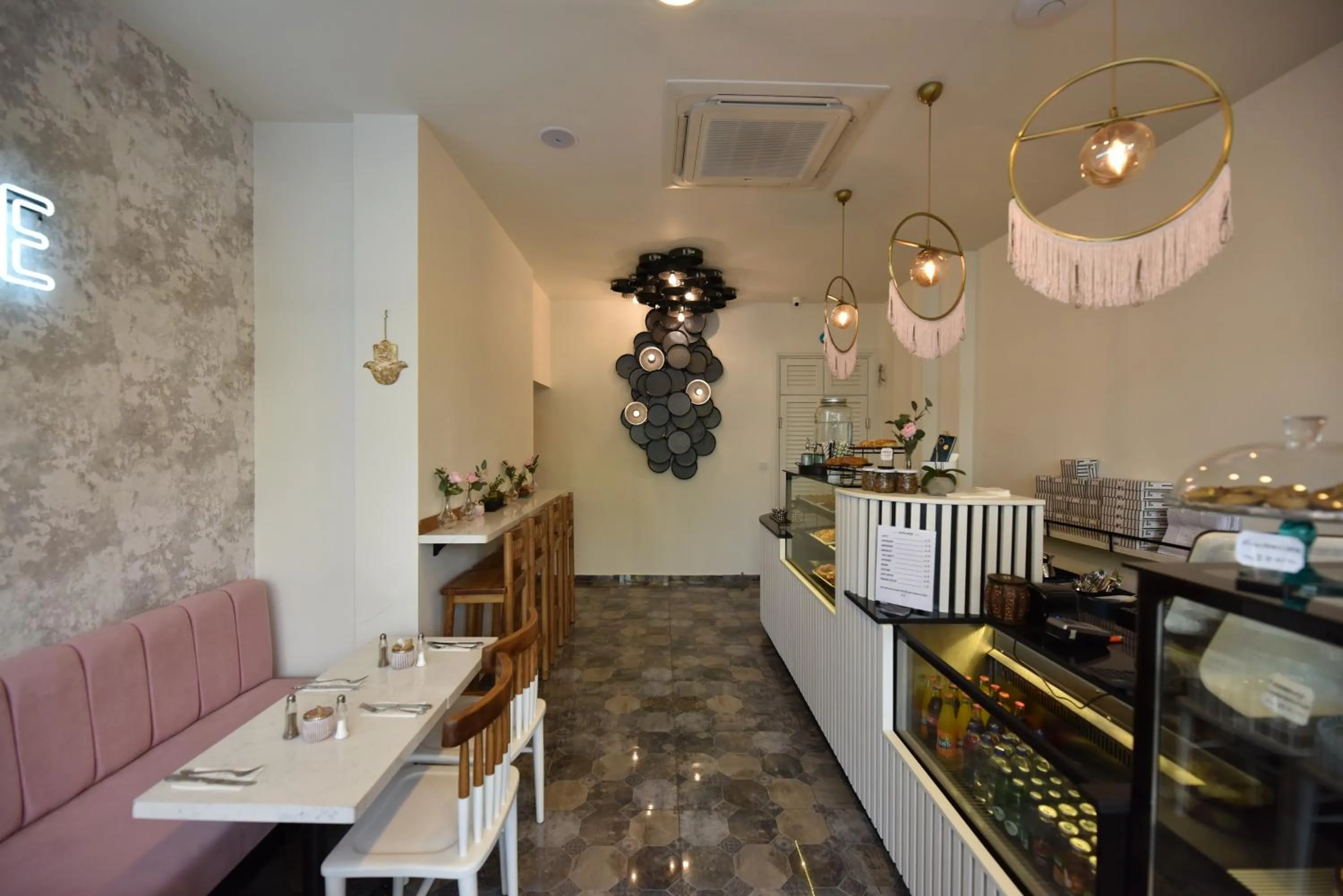 Breakfast, Restaurant/Places to Eat in LAFARINE HOTEL