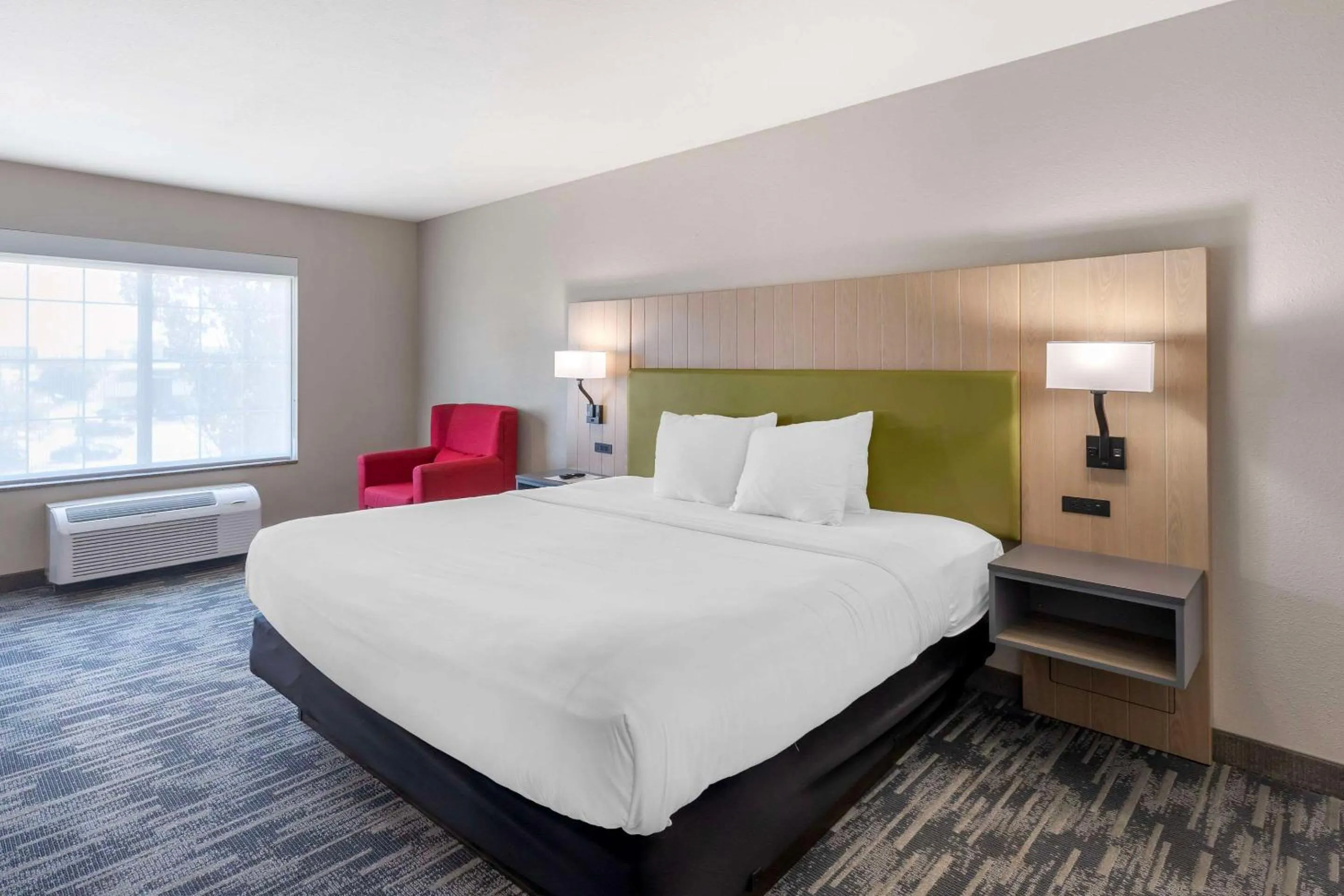 Bedroom, Bed in Country Inn & Suites by Radisson, St Peters, MO