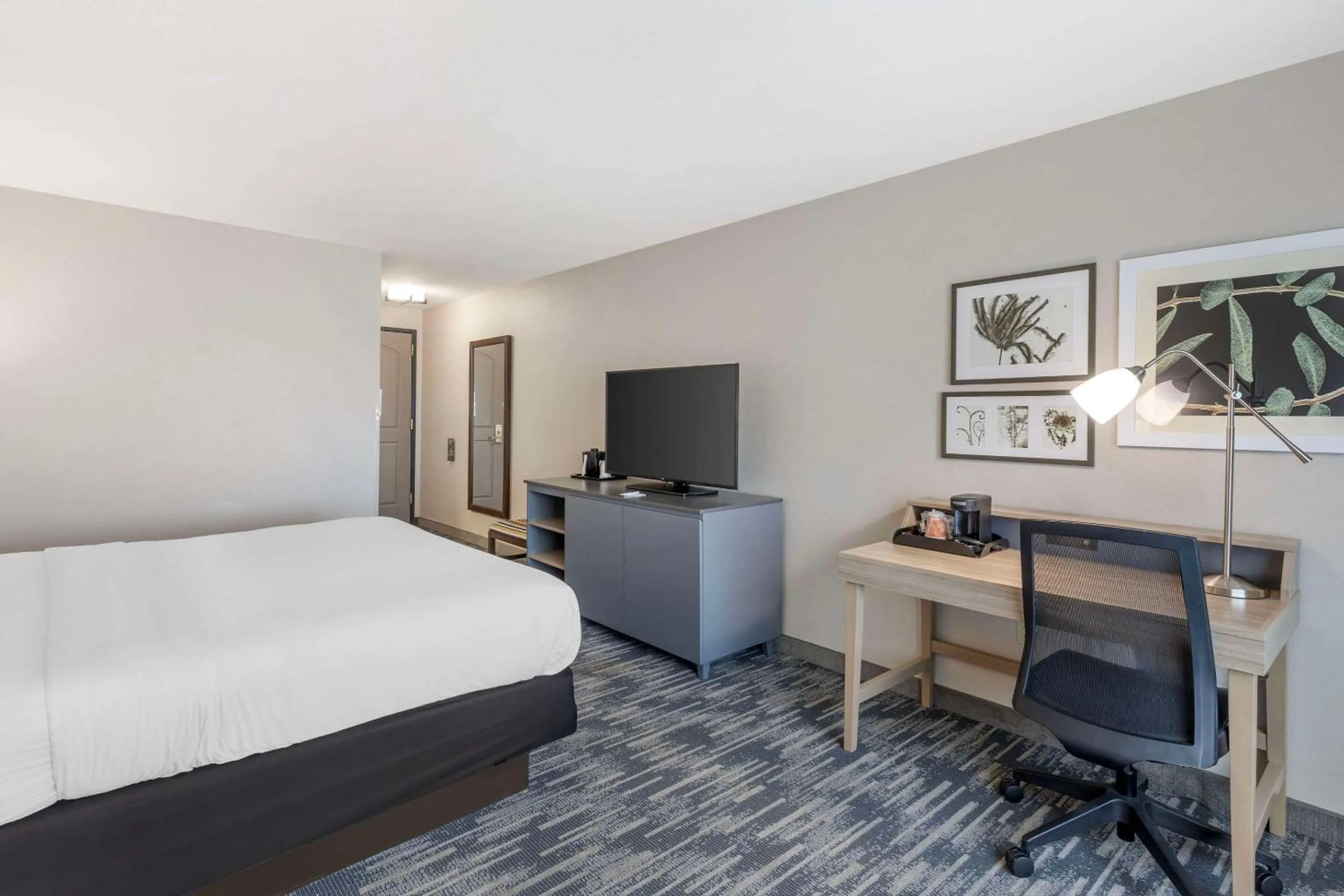 Bedroom, Bed in Country Inn & Suites by Radisson, St Peters, MO