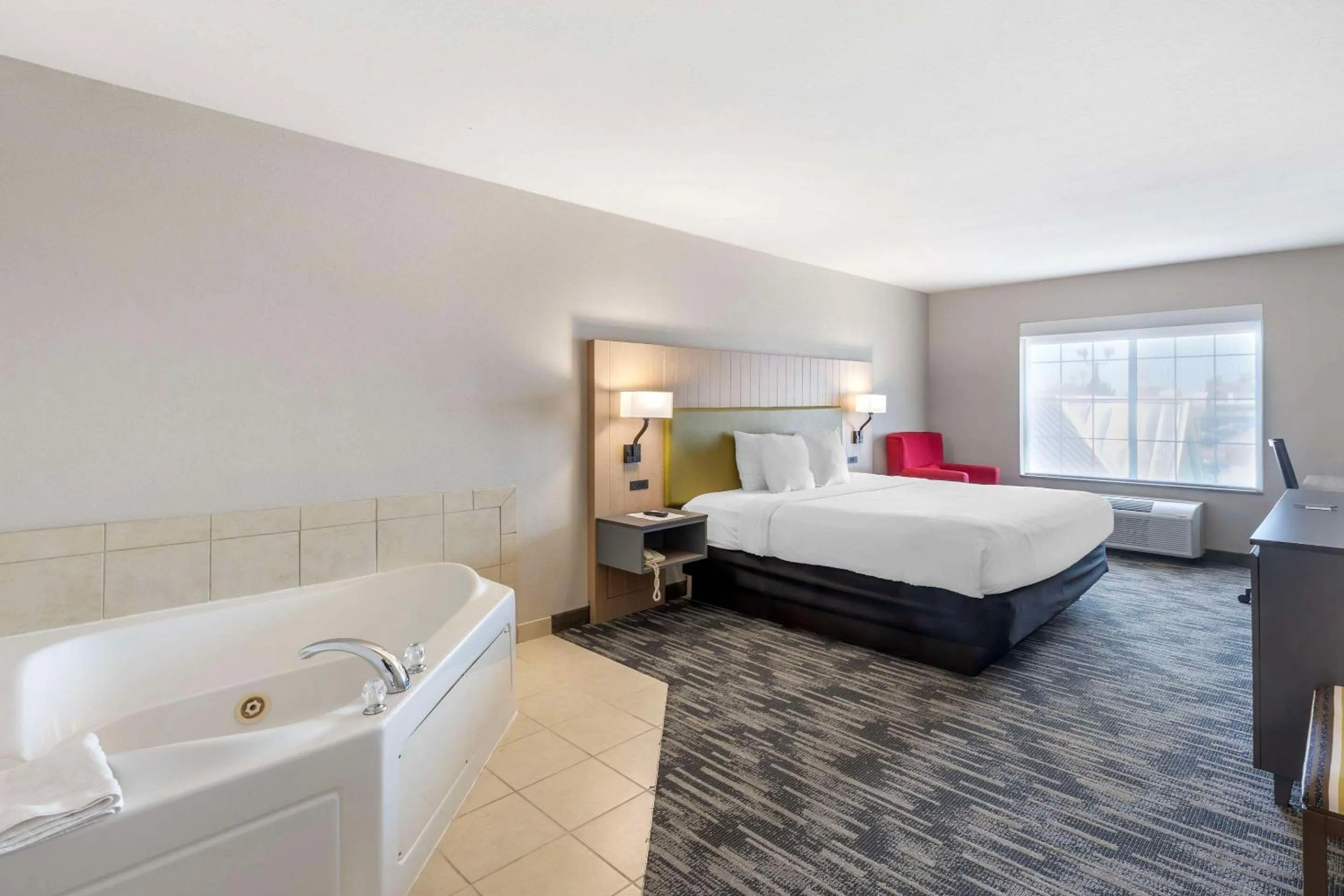 Bedroom, Bed in Country Inn & Suites by Radisson, St Peters, MO