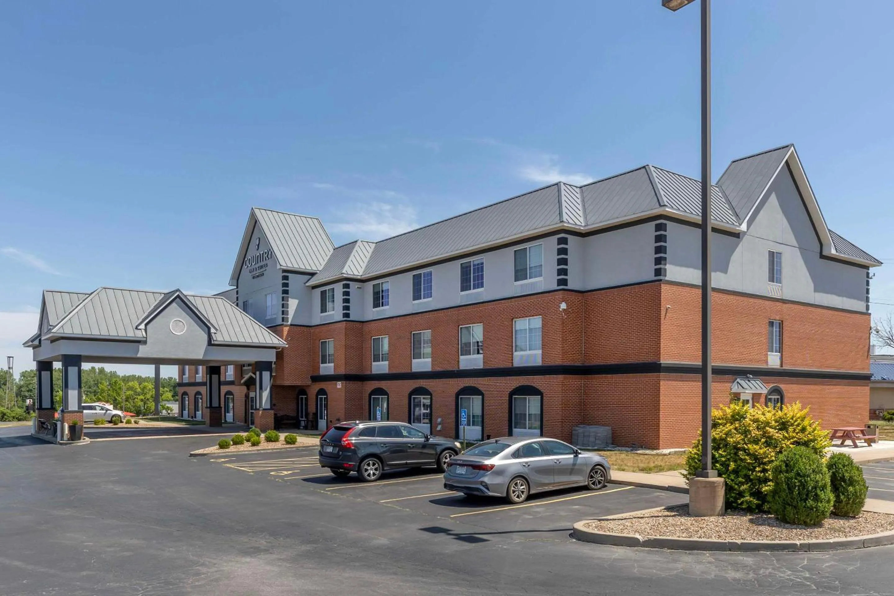 Property building in Country Inn & Suites by Radisson, St Peters, MO