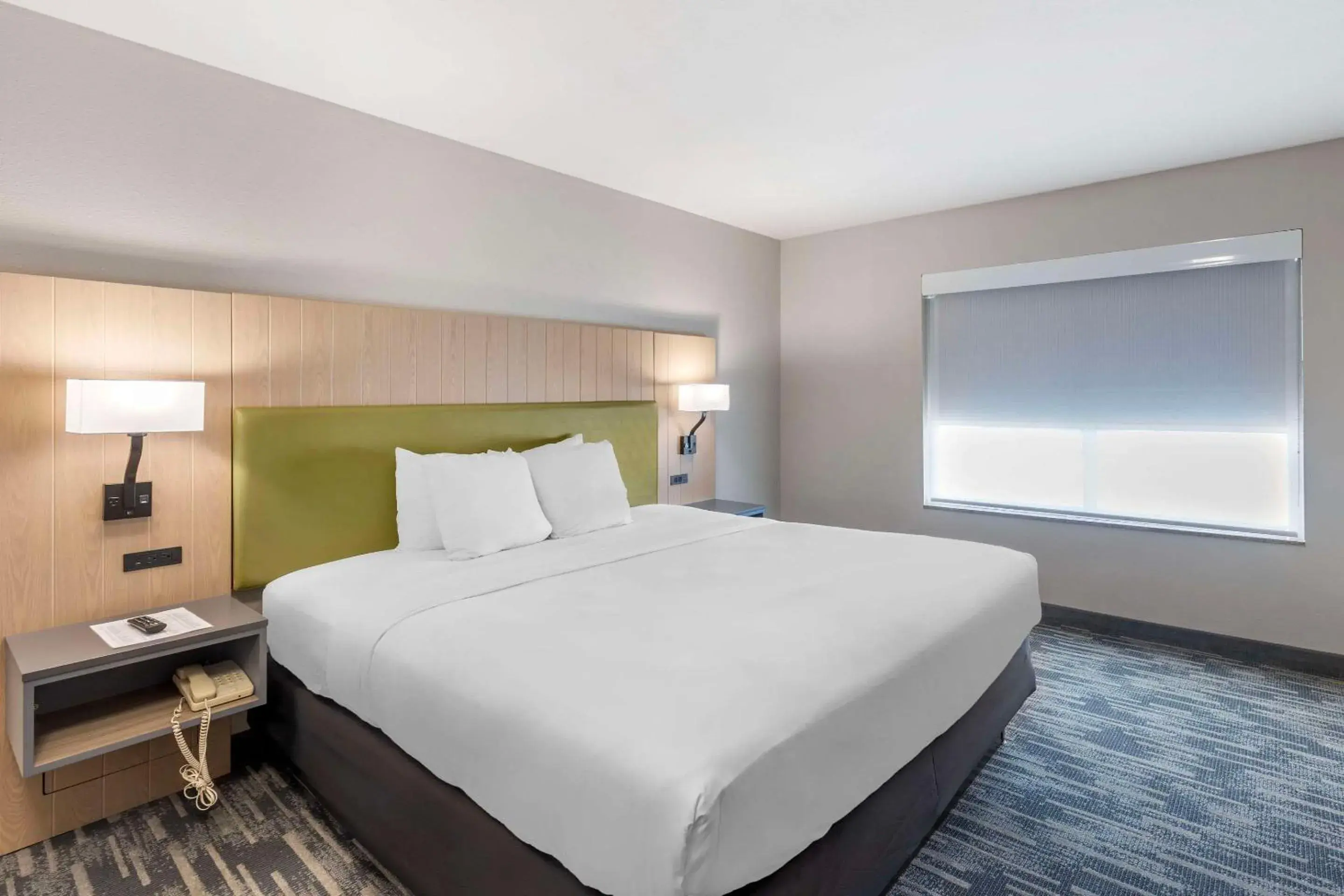 Bedroom, Bed in Country Inn & Suites by Radisson, St Peters, MO Bedroom, Bed in Country Inn & Suites by Radisson, St Peters, MO