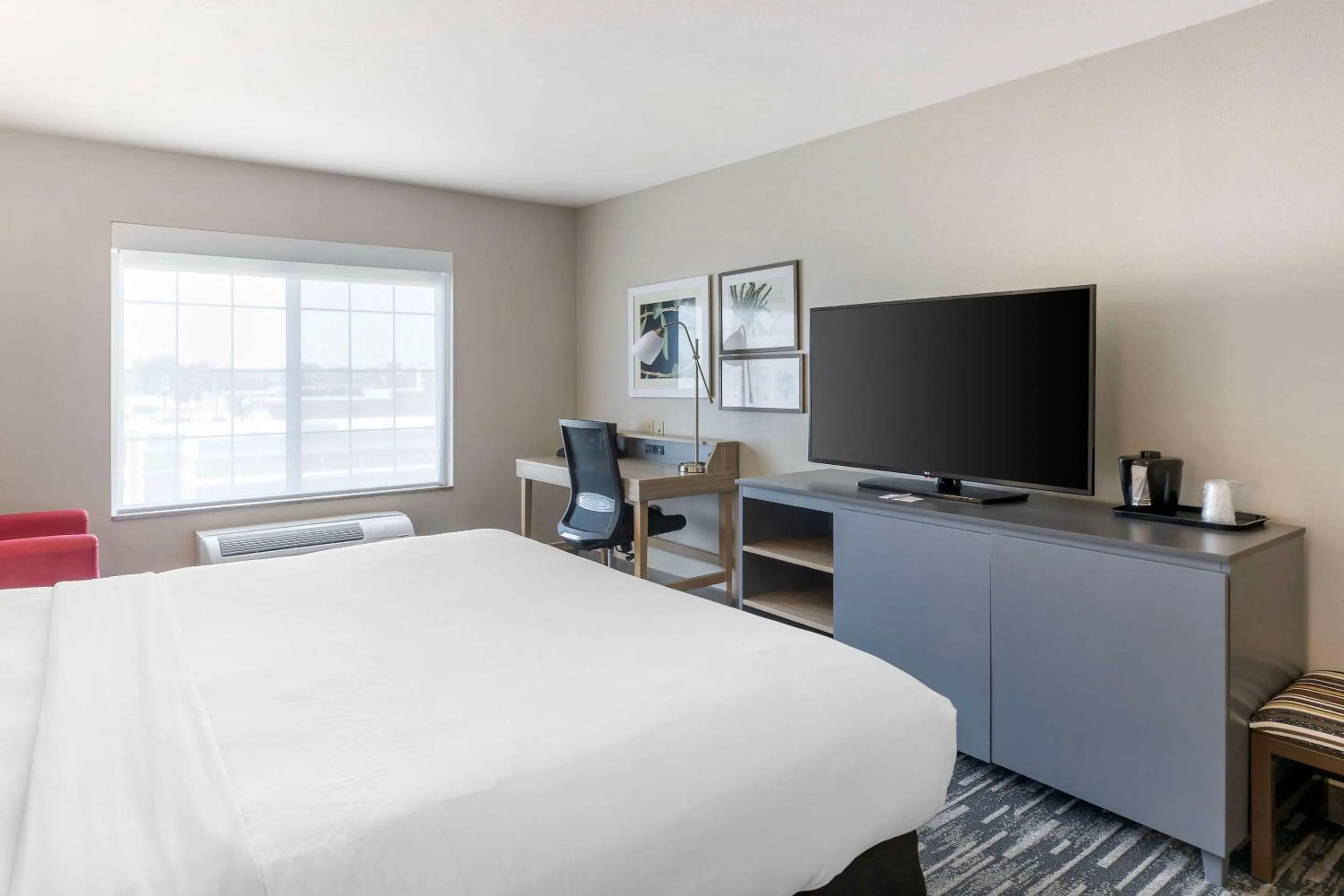 Bedroom, Bed in Country Inn & Suites by Radisson, St Peters, MO