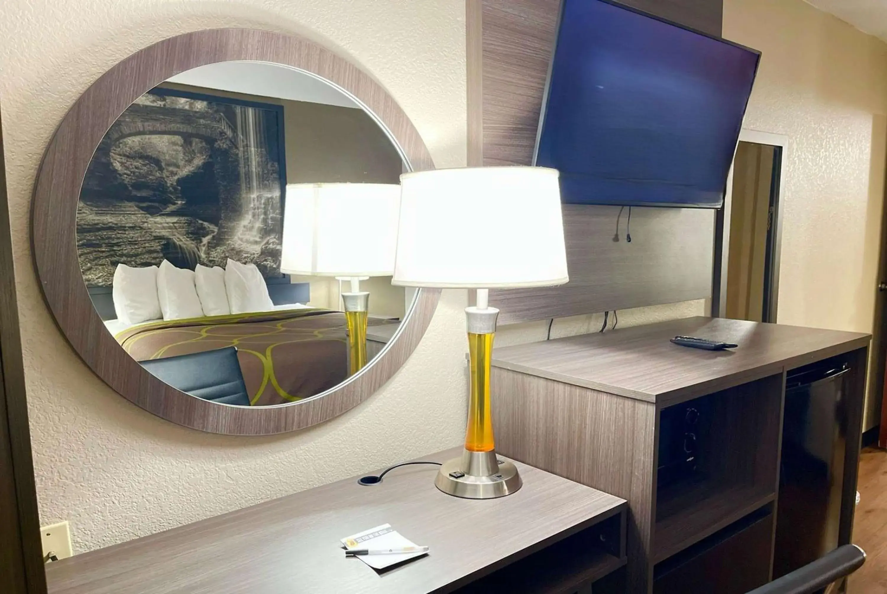 Photo of the whole room in Super 8 by Wyndham Ithaca Photo of the whole room in Super 8 by Wyndham Ithaca