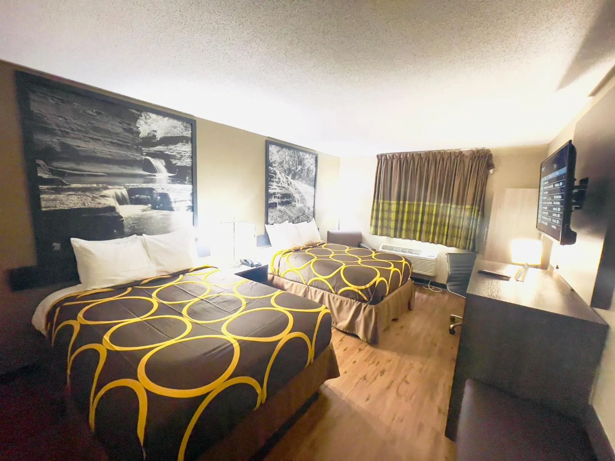 TV and multimedia, Bed in Super 8 by Wyndham Ithaca