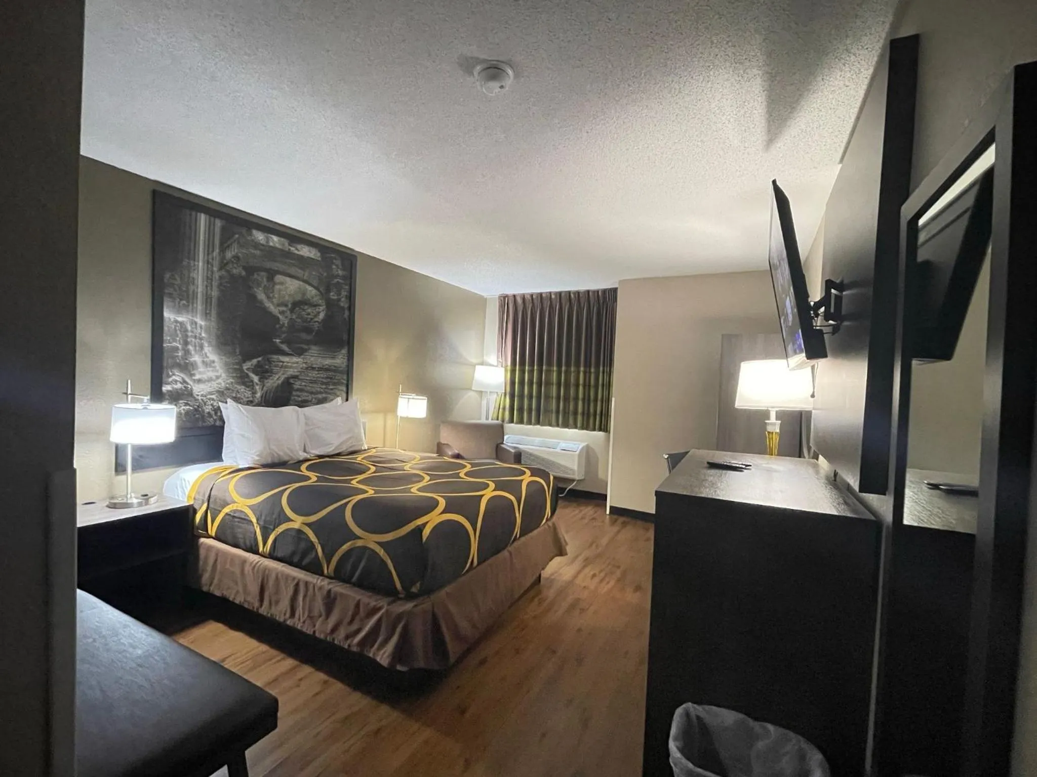 TV and multimedia, Bed in Super 8 by Wyndham Ithaca